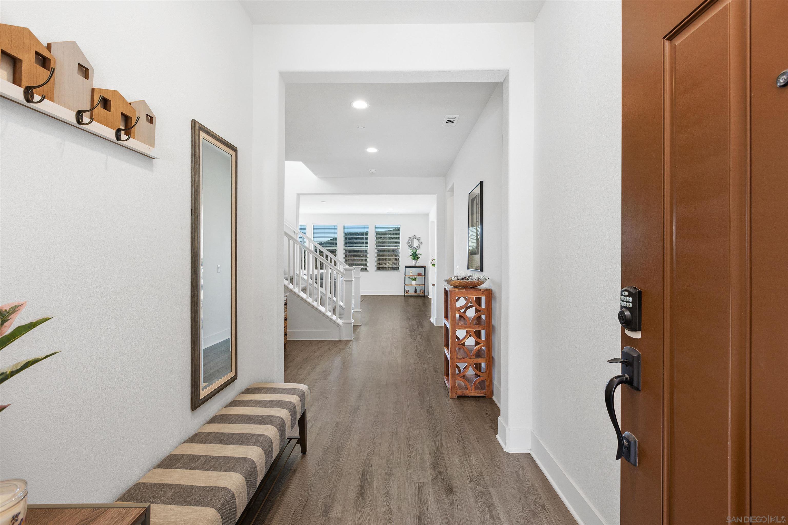 Detail Gallery Image 3 of 45 For 35732  Garrano Ln, Fallbrook,  CA 92028 - 4 Beds | 4/3 Baths