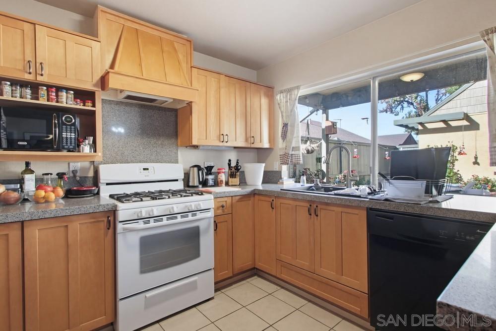 Detail Gallery Image 11 of 42 For 9036  Caminito Vera, San Diego,  CA 92126 - 3 Beds | 2 Baths