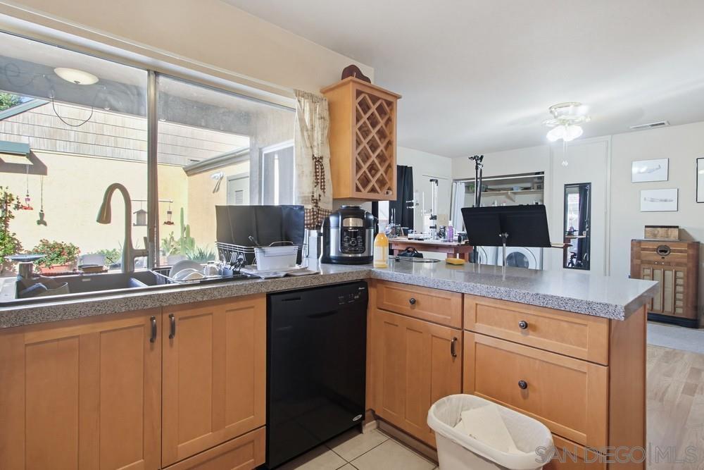 Detail Gallery Image 12 of 42 For 9036  Caminito Vera, San Diego,  CA 92126 - 3 Beds | 2 Baths