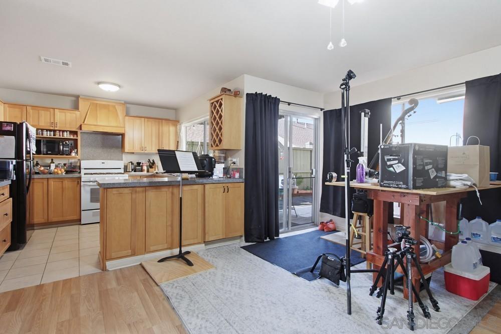 Detail Gallery Image 14 of 42 For 9036  Caminito Vera, San Diego,  CA 92126 - 3 Beds | 2 Baths