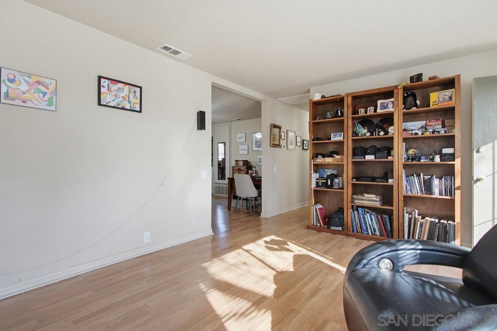 Detail Gallery Image 7 of 42 For 9036  Caminito Vera, San Diego,  CA 92126 - 3 Beds | 2 Baths