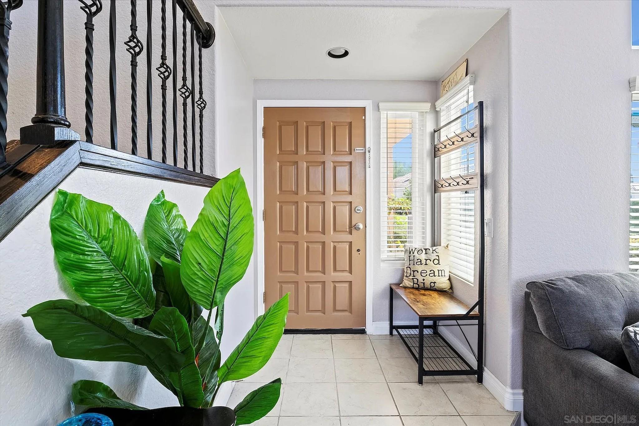 Detail Gallery Image 3 of 18 For 3718  via Las Villas, Oceanside,  CA 92056 - 4 Beds | 2/1 Baths