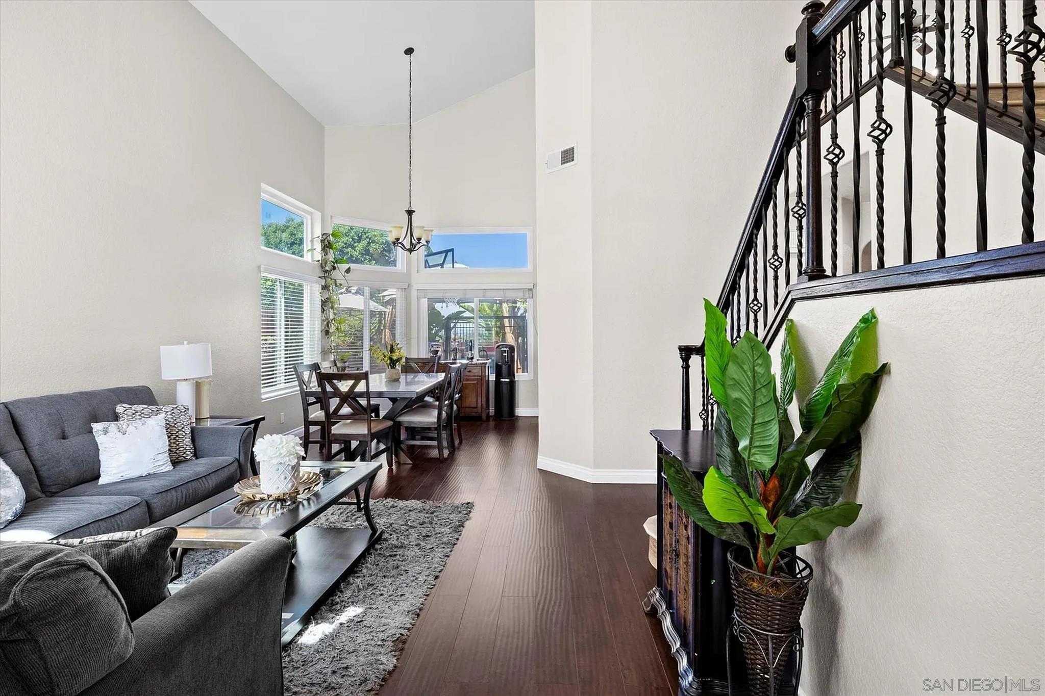 Detail Gallery Image 5 of 18 For 3718  via Las Villas, Oceanside,  CA 92056 - 4 Beds | 2/1 Baths