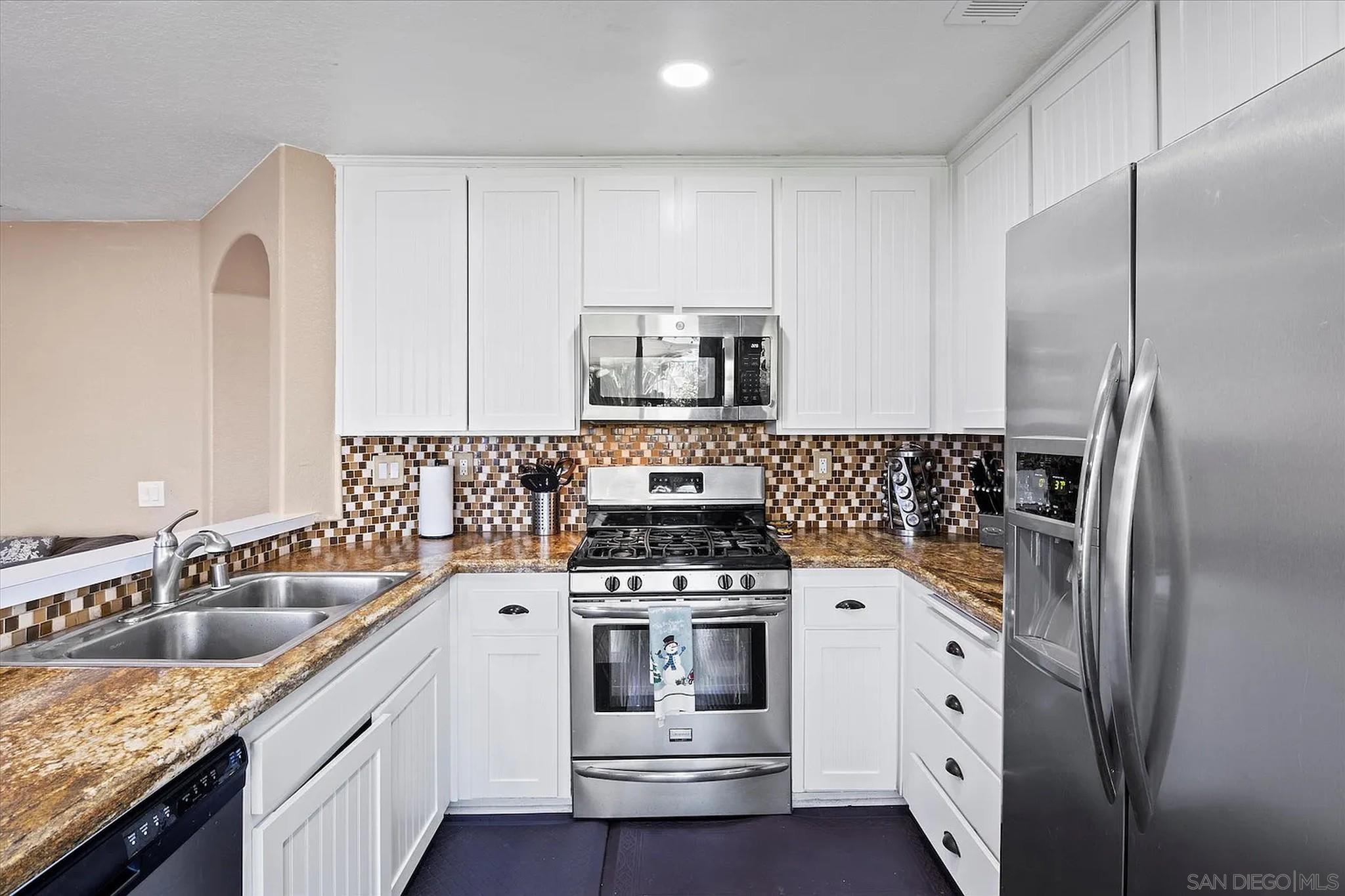 Detail Gallery Image 8 of 18 For 3718  via Las Villas, Oceanside,  CA 92056 - 4 Beds | 2/1 Baths