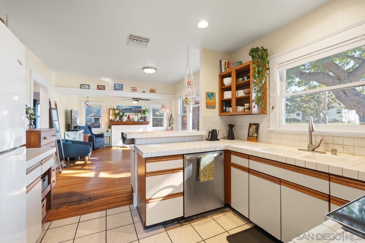 Detail Gallery Image 7 of 46 For 1042  Lincoln Ave, San Diego,  CA 92103 - 3 Beds | 3 Baths