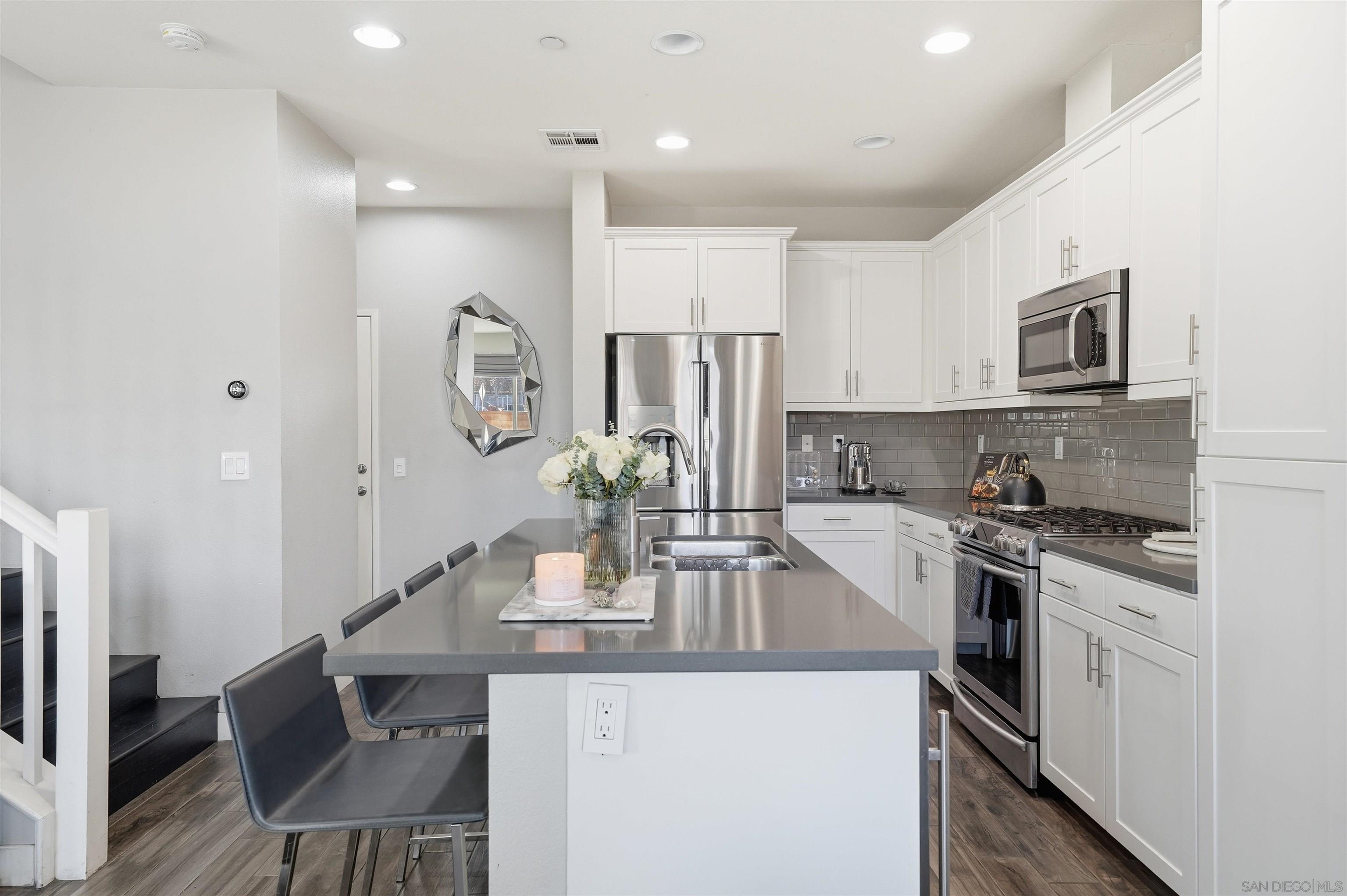 Detail Gallery Image 14 of 39 For 1740  San Eugenio, San Diego,  CA 92154 - 3 Beds | 2/1 Baths