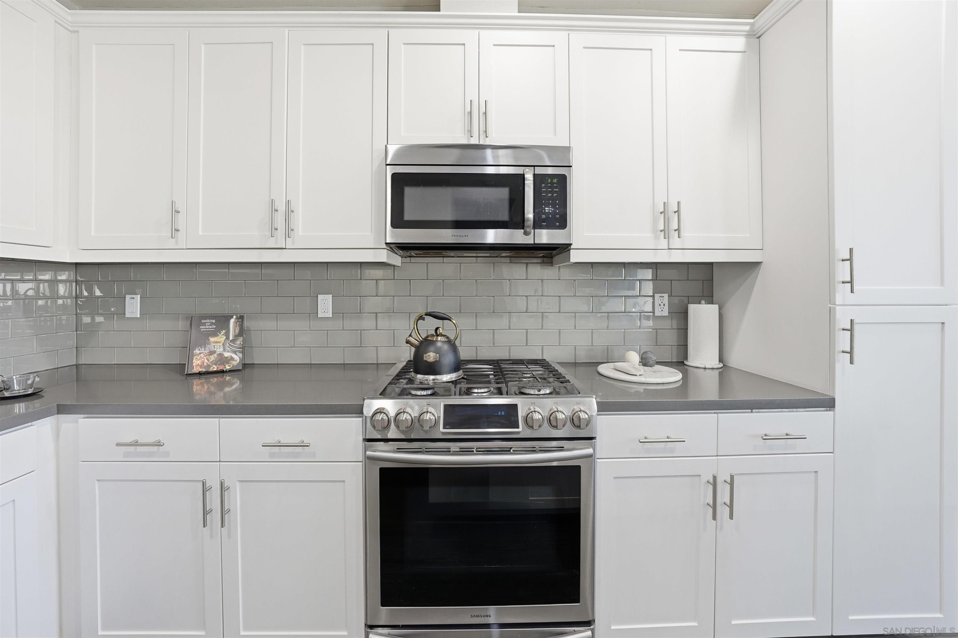 Detail Gallery Image 15 of 39 For 1740  San Eugenio, San Diego,  CA 92154 - 3 Beds | 2/1 Baths