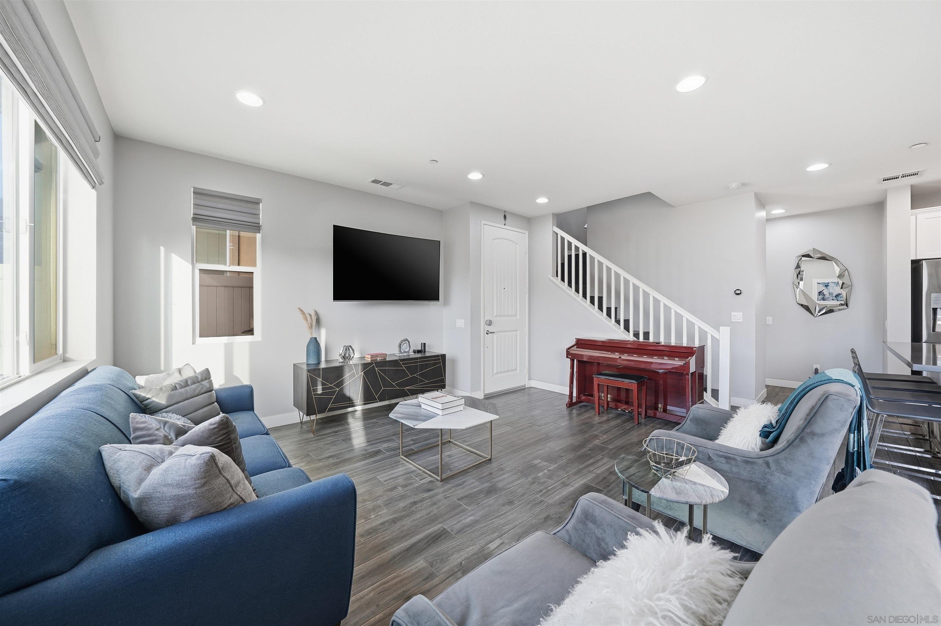 Detail Gallery Image 6 of 39 For 1740  San Eugenio, San Diego,  CA 92154 - 3 Beds | 2/1 Baths