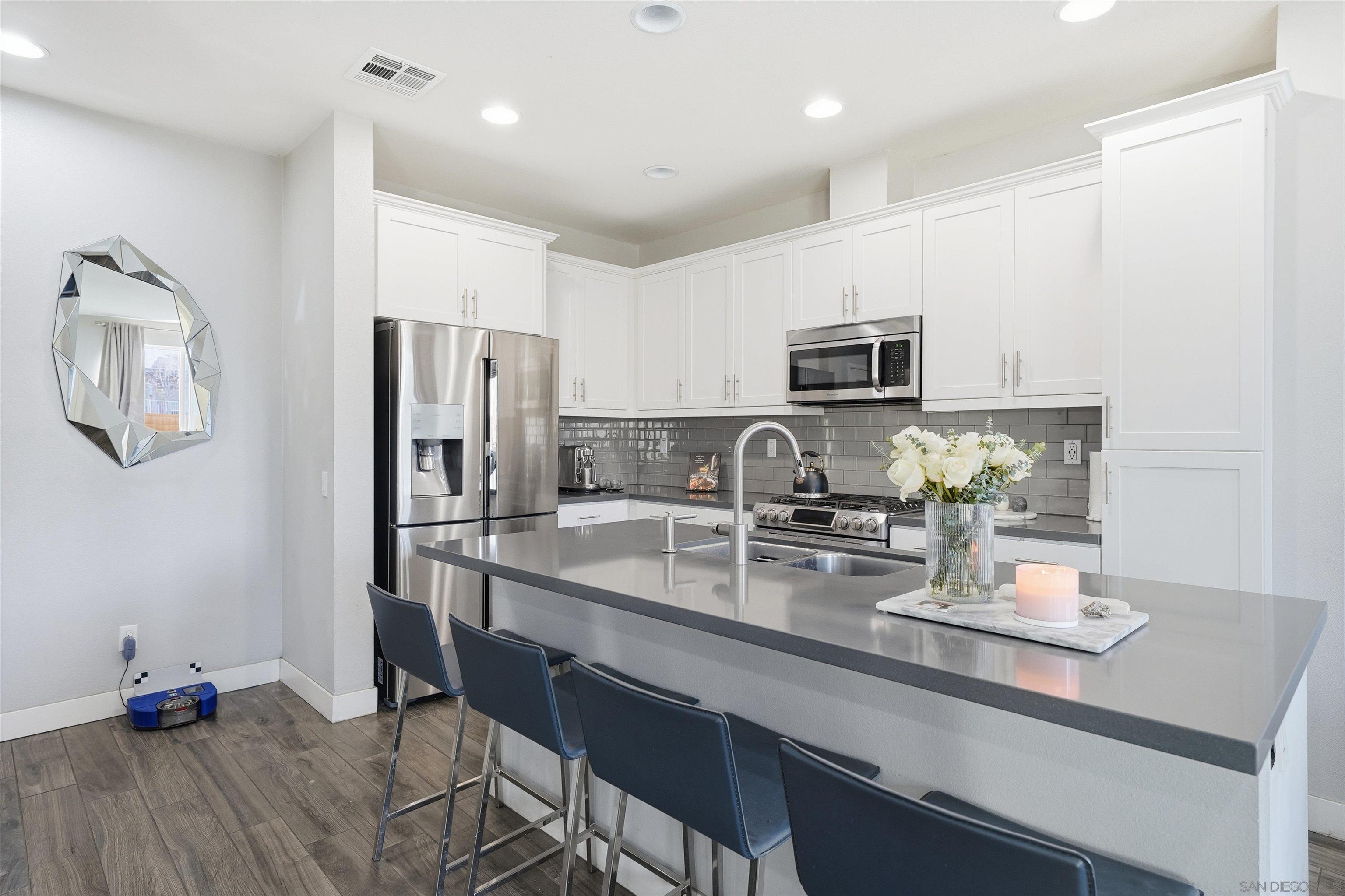 Detail Gallery Image 9 of 39 For 1740  San Eugenio, San Diego,  CA 92154 - 3 Beds | 2/1 Baths