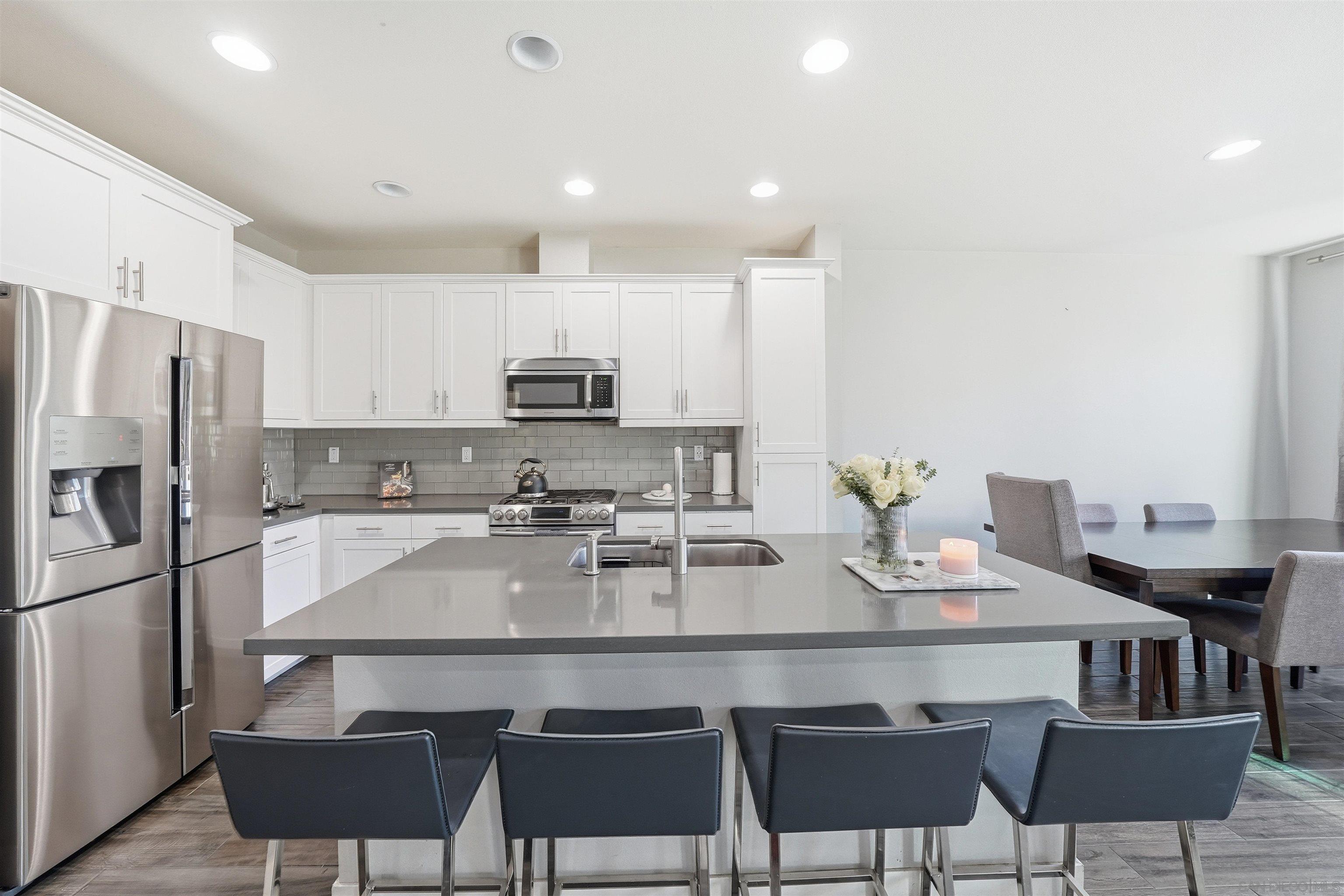 Detail Gallery Image 10 of 39 For 1740  San Eugenio, San Diego,  CA 92154 - 3 Beds | 2/1 Baths