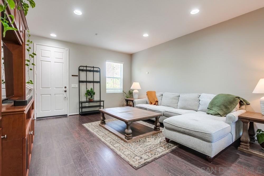 Detail Gallery Image 10 of 40 For 17022  Calle Trevino  #13,  San Diego,  CA 92127 - 2 Beds | 2/1 Baths