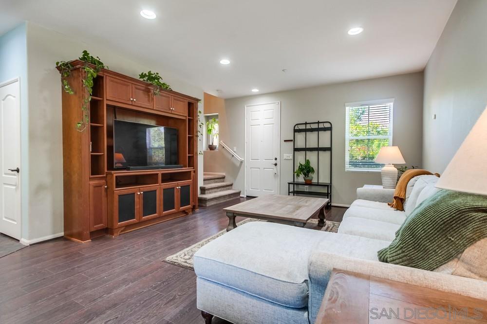 Detail Gallery Image 11 of 40 For 17022  Calle Trevino  #13,  San Diego,  CA 92127 - 2 Beds | 2/1 Baths