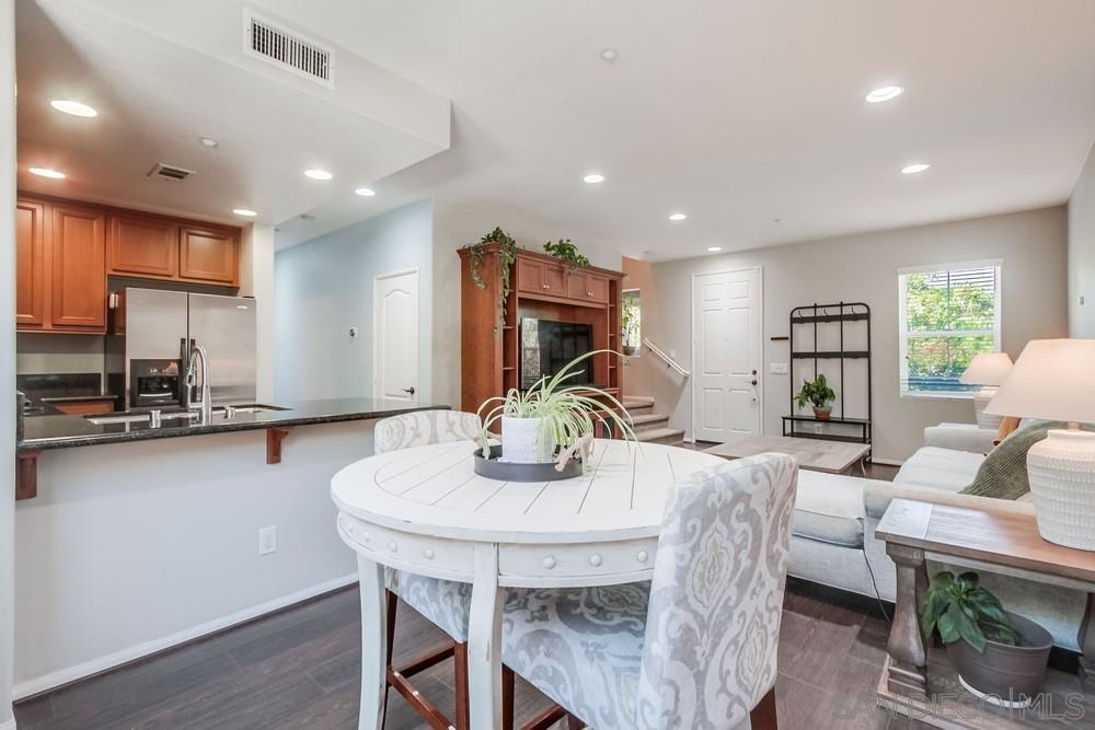 Detail Gallery Image 15 of 40 For 17022  Calle Trevino  #13,  San Diego,  CA 92127 - 2 Beds | 2/1 Baths