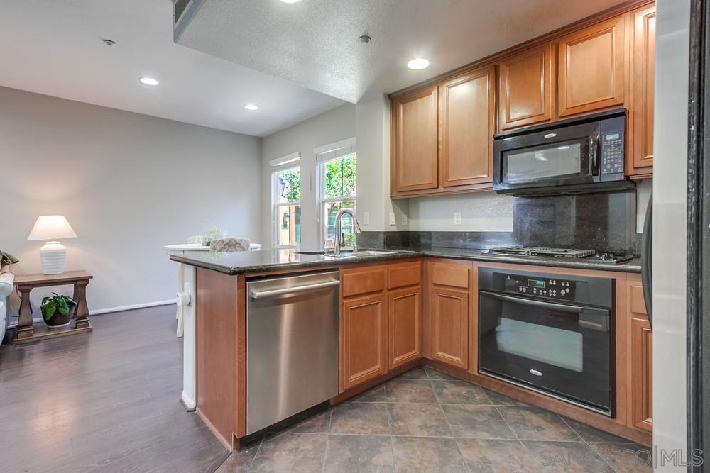 Detail Gallery Image 17 of 40 For 17022  Calle Trevino  #13,  San Diego,  CA 92127 - 2 Beds | 2/1 Baths