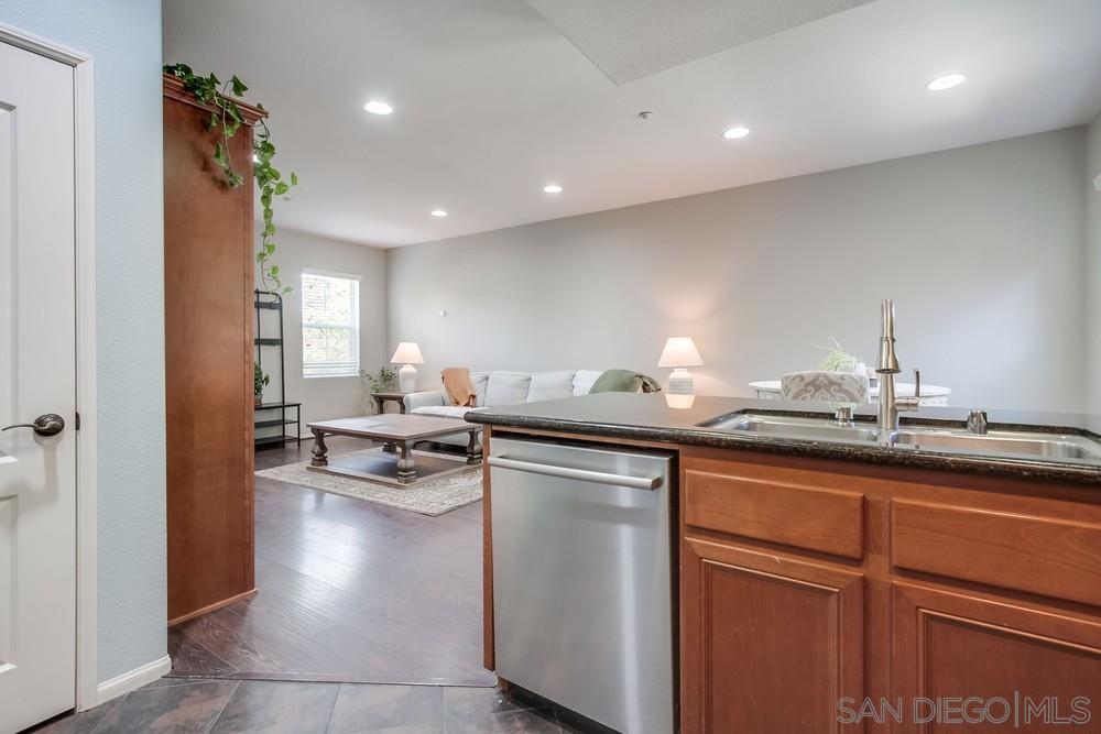 Detail Gallery Image 18 of 40 For 17022  Calle Trevino  #13,  San Diego,  CA 92127 - 2 Beds | 2/1 Baths