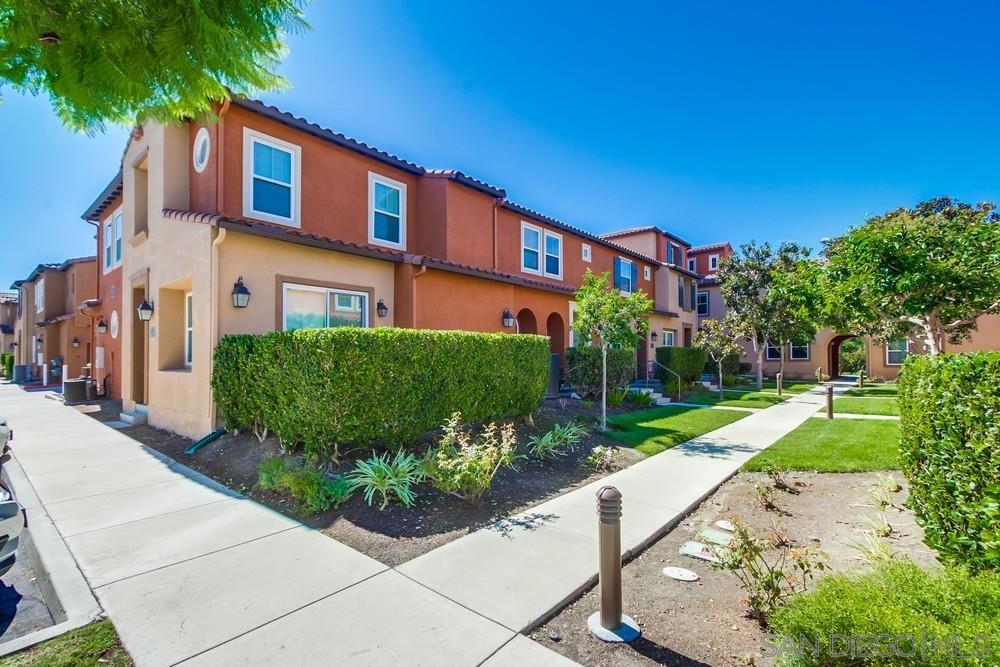 Detail Gallery Image 3 of 40 For 17022  Calle Trevino  #13,  San Diego,  CA 92127 - 2 Beds | 2/1 Baths