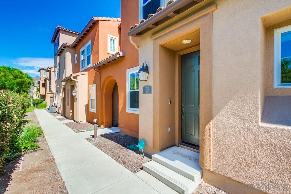 Detail Gallery Image 6 of 40 For 17022  Calle Trevino  #13,  San Diego,  CA 92127 - 2 Beds | 2/1 Baths