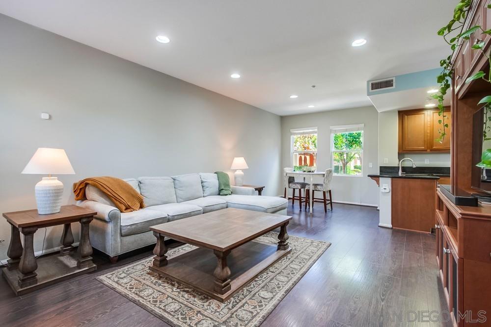 Detail Gallery Image 8 of 40 For 17022  Calle Trevino  #13,  San Diego,  CA 92127 - 2 Beds | 2/1 Baths