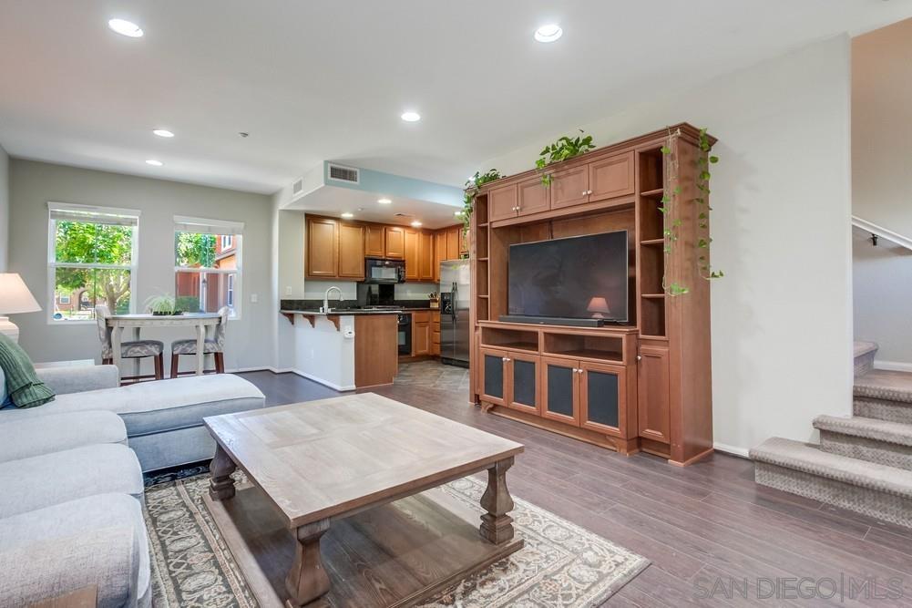 Detail Gallery Image 9 of 40 For 17022  Calle Trevino  #13,  San Diego,  CA 92127 - 2 Beds | 2/1 Baths