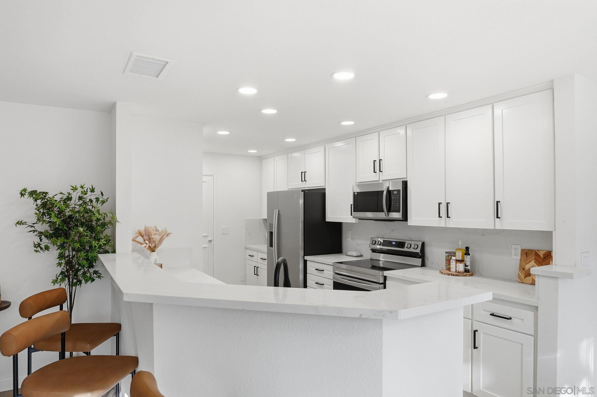 Detail Gallery Image 12 of 44 For 7551  Rainswept Ln, San Diego,  CA 92119 - 3 Beds | 2/1 Baths