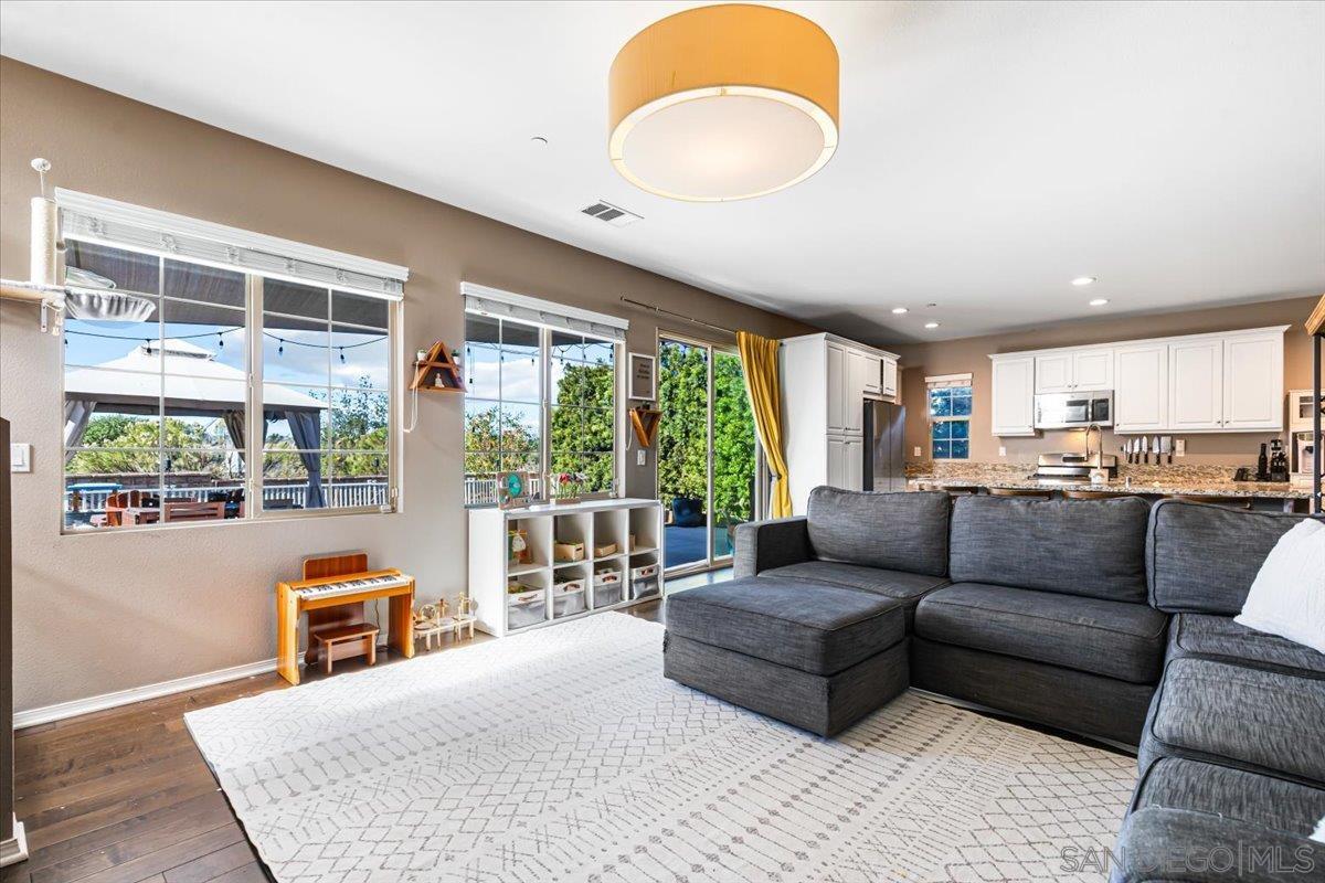 Detail Gallery Image 26 of 56 For 1302  Lorna Ave, El Cajon,  CA 92020 - 3 Beds | 2/1 Baths