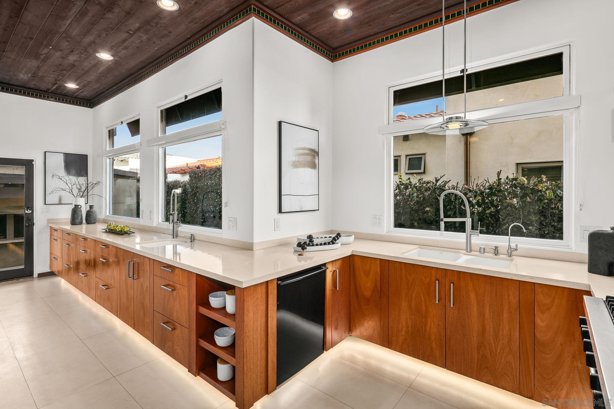 Detail Gallery Image 5 of 58 For 1728  West Lewis, San Diego,  CA 92103 - 6 Beds | 4/1 Baths