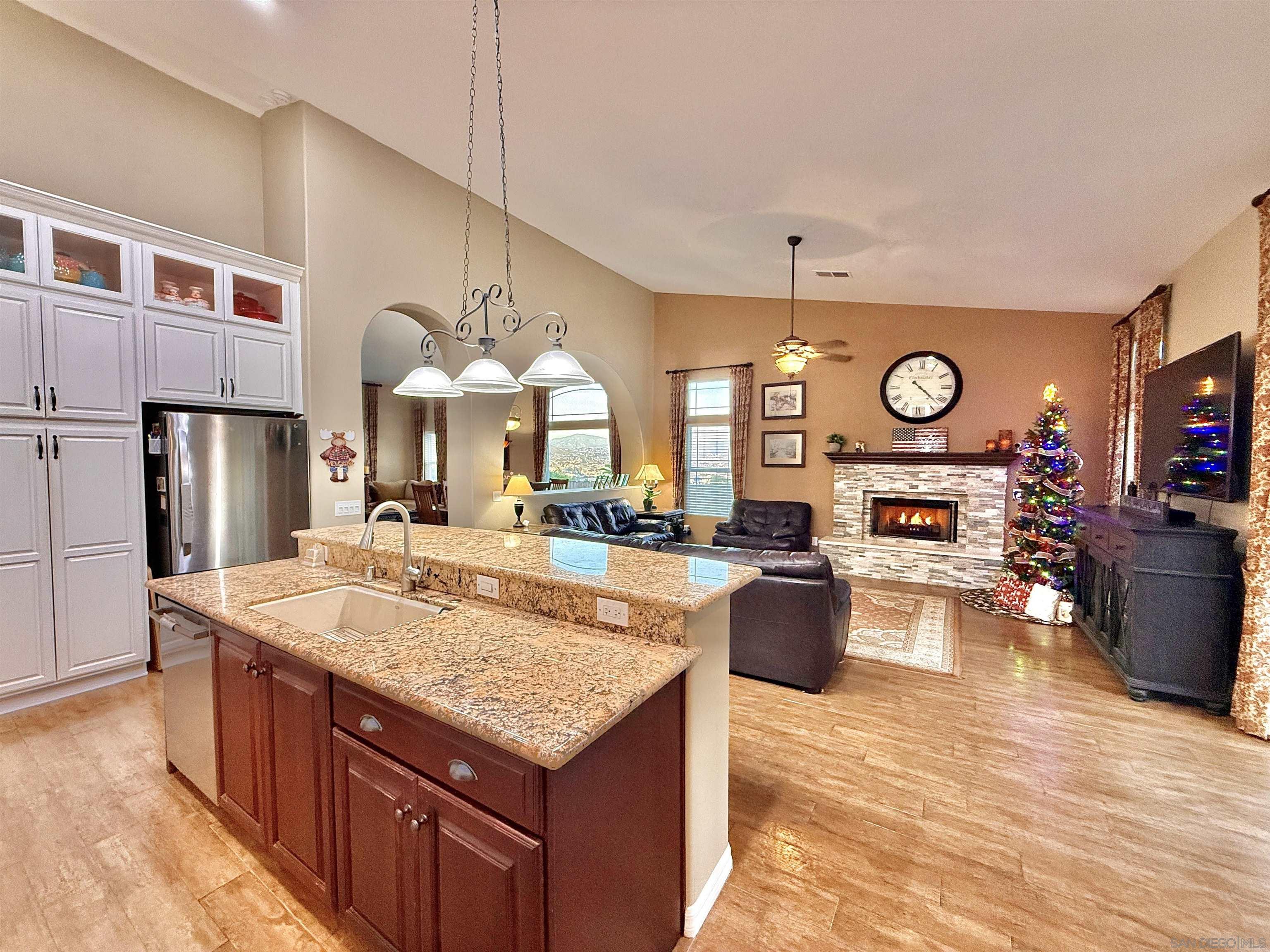 Detail Gallery Image 12 of 42 For 1623  Swallow Dr, El Cajon,  CA 92020 - 4 Beds | 2 Baths