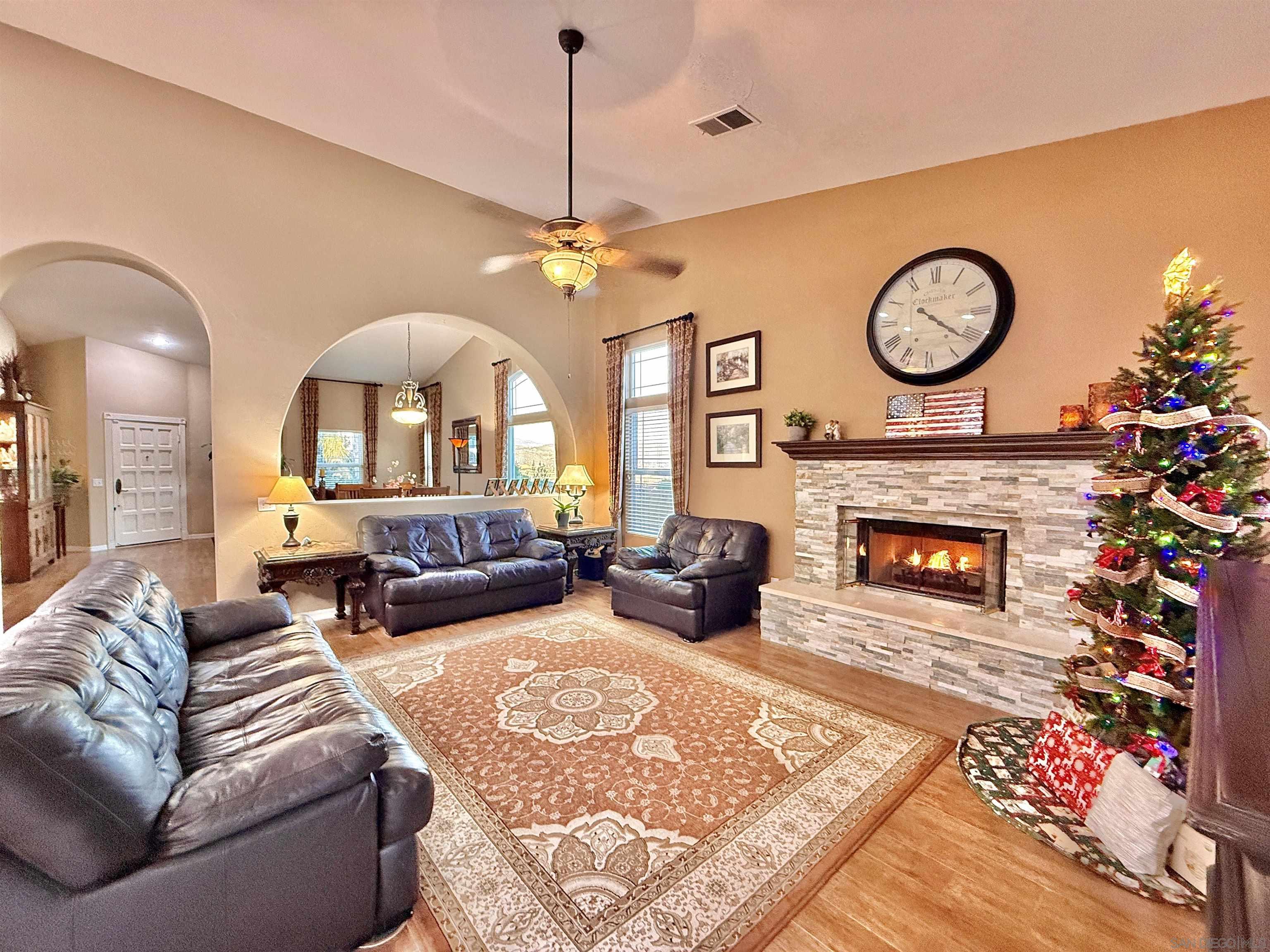 Detail Gallery Image 9 of 42 For 1623  Swallow Dr, El Cajon,  CA 92020 - 4 Beds | 2 Baths