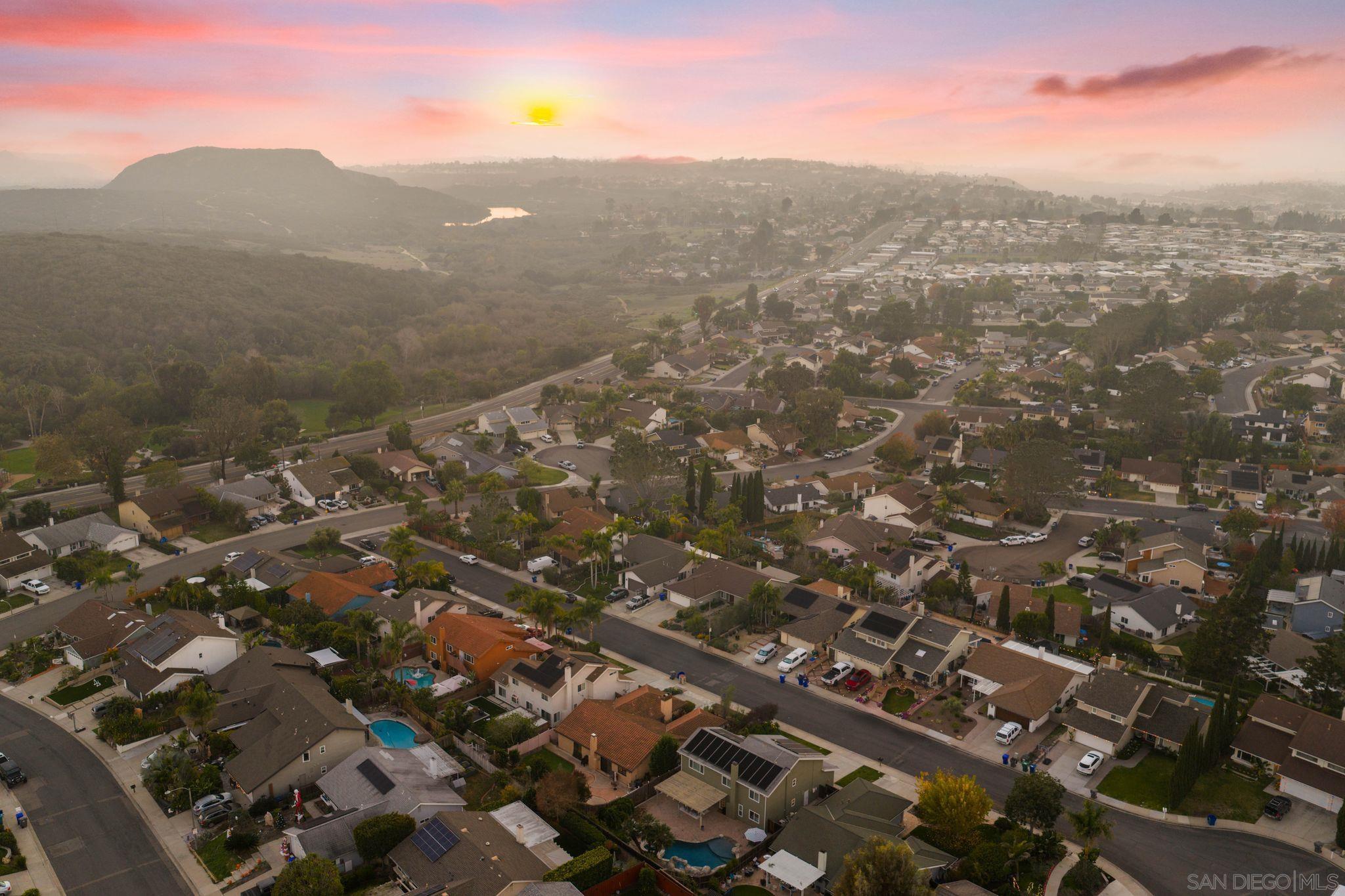Detail Gallery Image 11 of 67 For 3576  Normandy, Oceanside,  CA 92056 - 5 Beds | 3 Baths