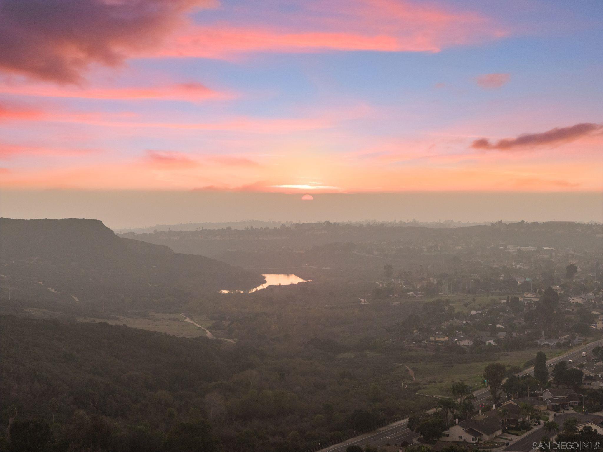 Detail Gallery Image 12 of 67 For 3576  Normandy, Oceanside,  CA 92056 - 5 Beds | 3 Baths