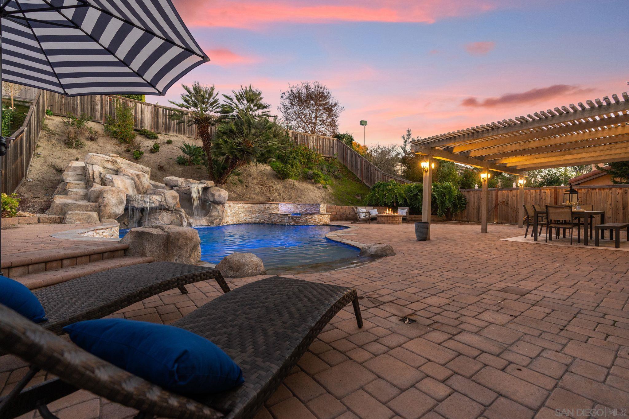 Detail Gallery Image 5 of 67 For 3576  Normandy, Oceanside,  CA 92056 - 5 Beds | 3 Baths