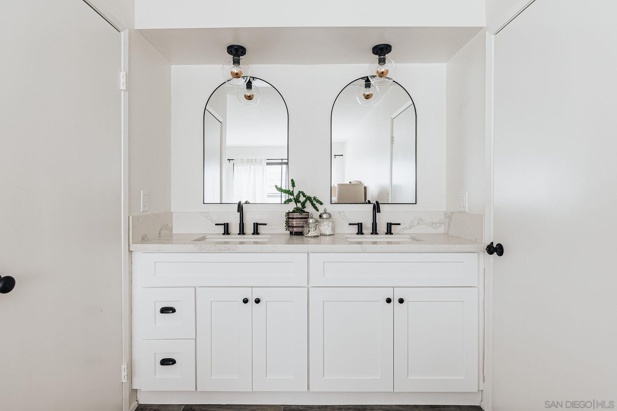 Detail Gallery Image 25 of 50 For 4652  Don Lorenzo Dr  a,  Los Angeles,  CA 90008 - 3 Beds | 3 Baths