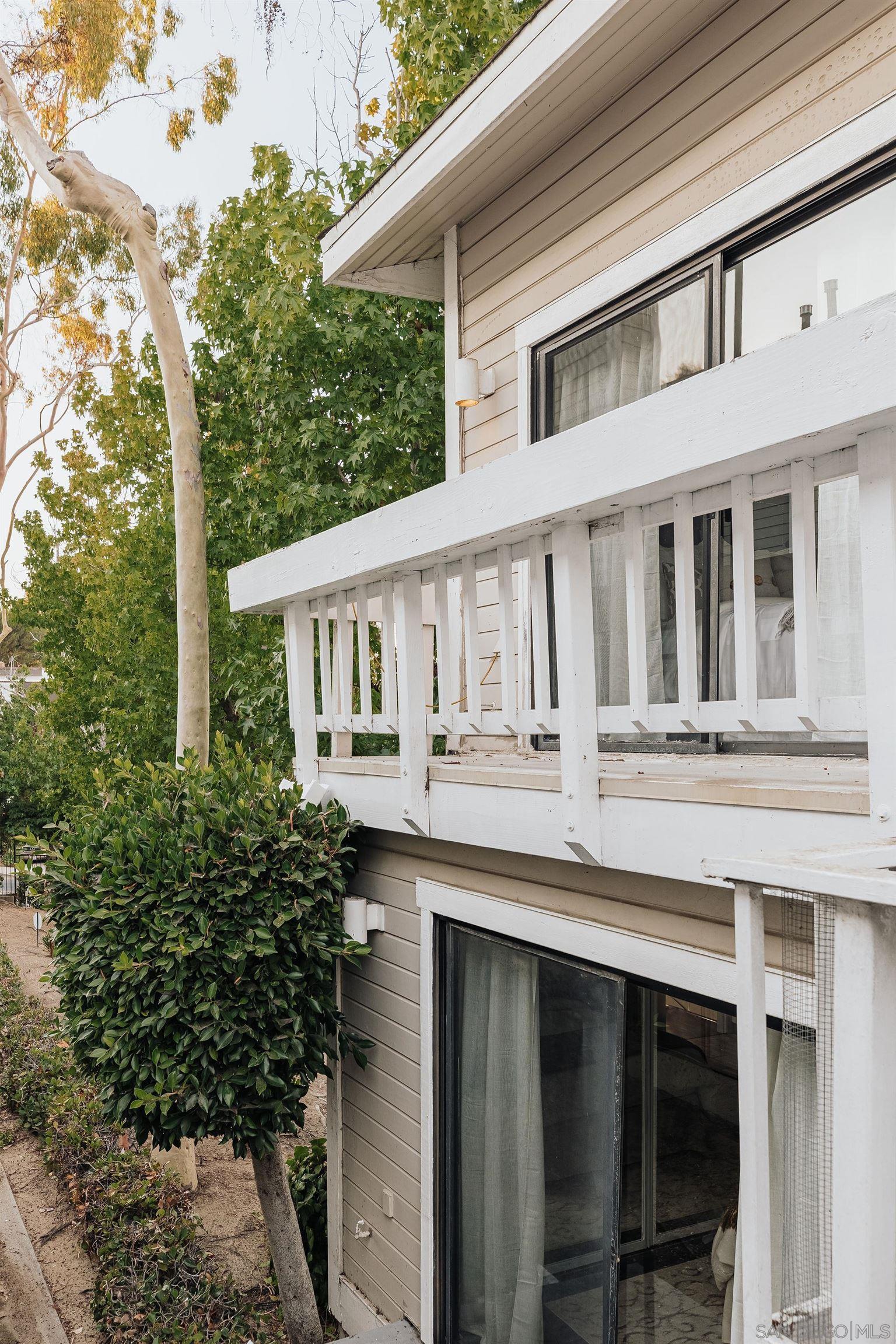 Detail Gallery Image 49 of 50 For 4652  Don Lorenzo Dr  a,  Los Angeles,  CA 90008 - 3 Beds | 3 Baths