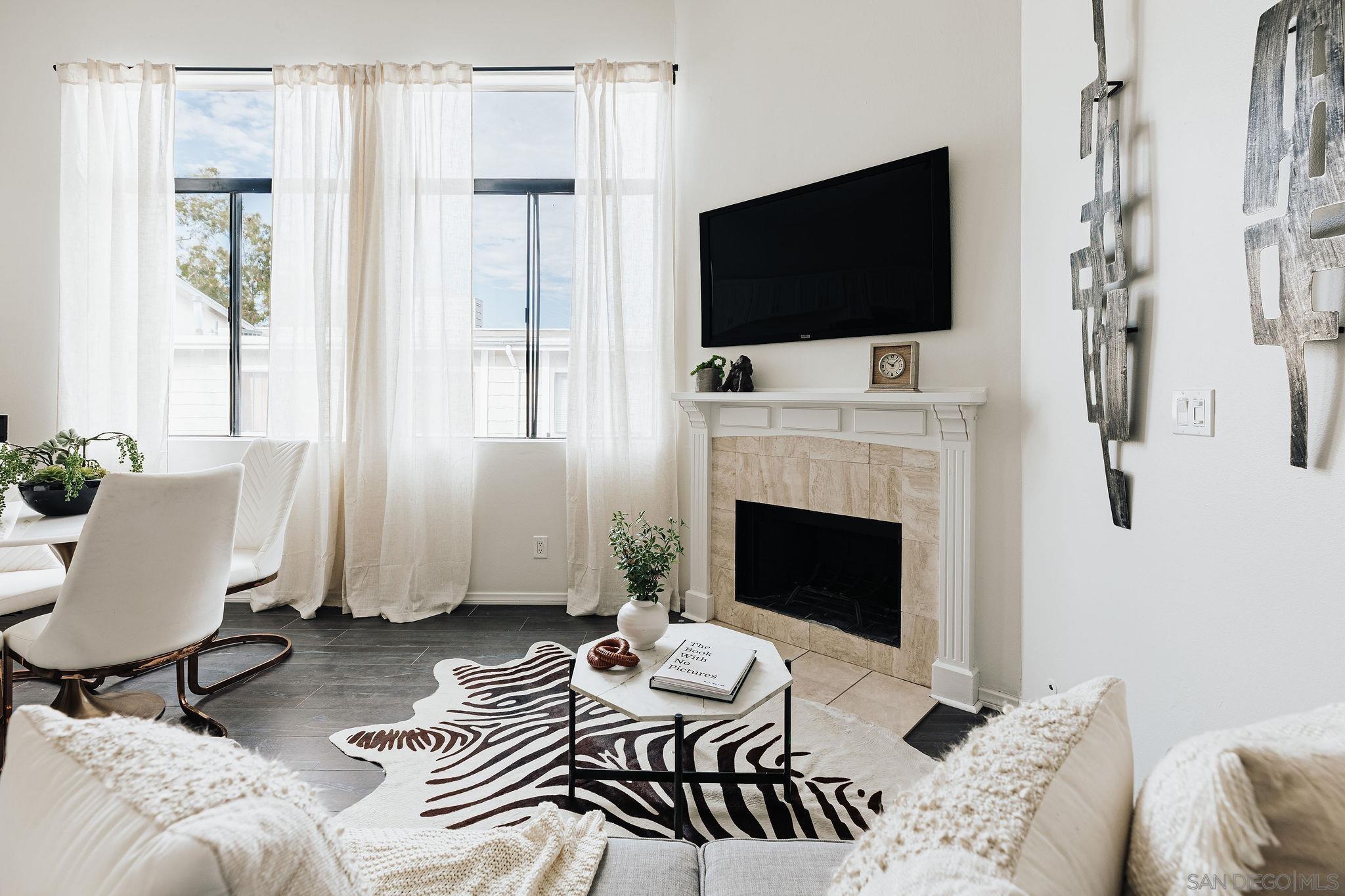 Detail Gallery Image 10 of 50 For 4652  Don Lorenzo Dr  a,  Los Angeles,  CA 90008 - 3 Beds | 3 Baths