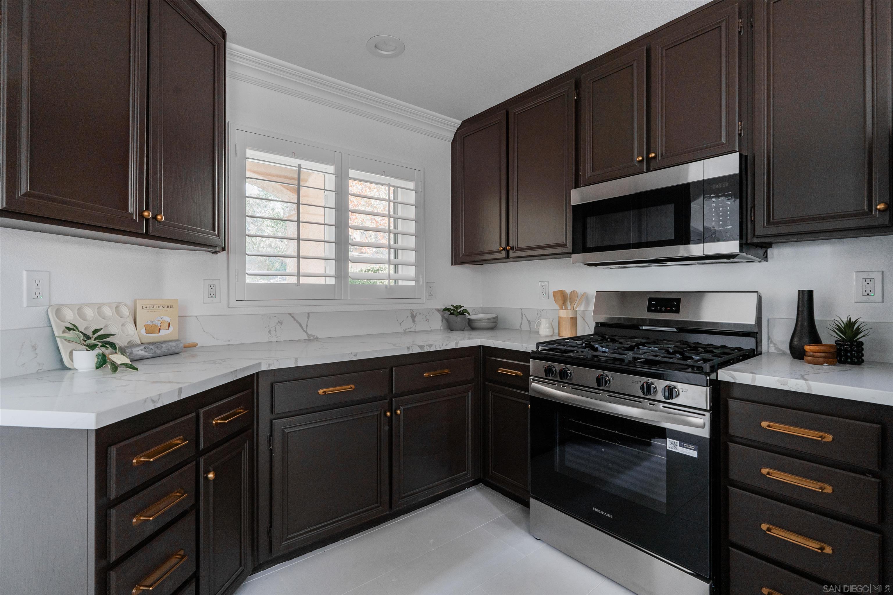 Detail Gallery Image 14 of 65 For 29747  Circle R Ct, Escondido,  CA 92026 - 3 Beds | 2/1 Baths