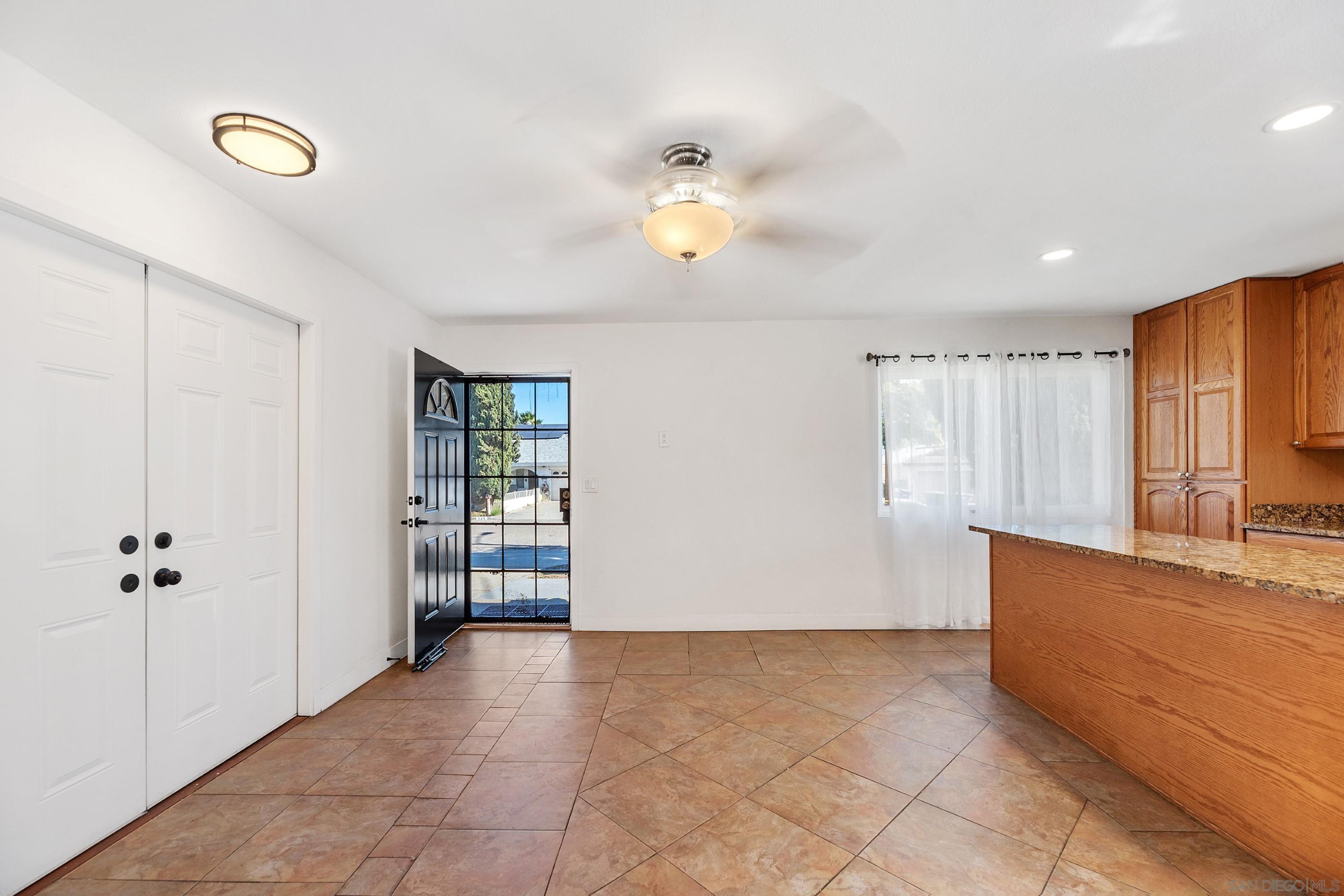 Detail Gallery Image 3 of 38 For 628  Paraiso Ave, Spring Valley,  CA 91977 - 3 Beds | 2/1 Baths