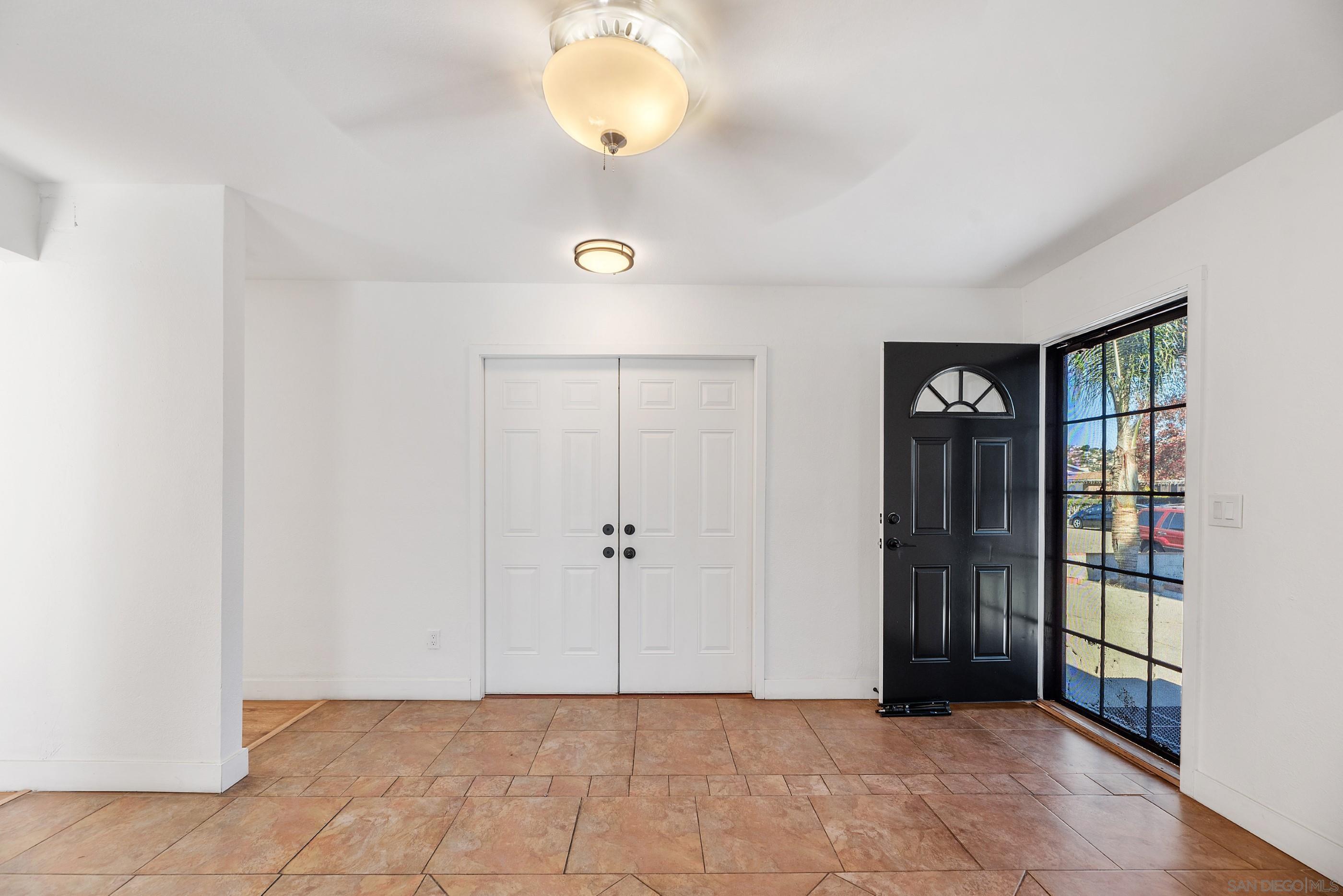 Detail Gallery Image 4 of 38 For 628  Paraiso Ave, Spring Valley,  CA 91977 - 3 Beds | 2/1 Baths