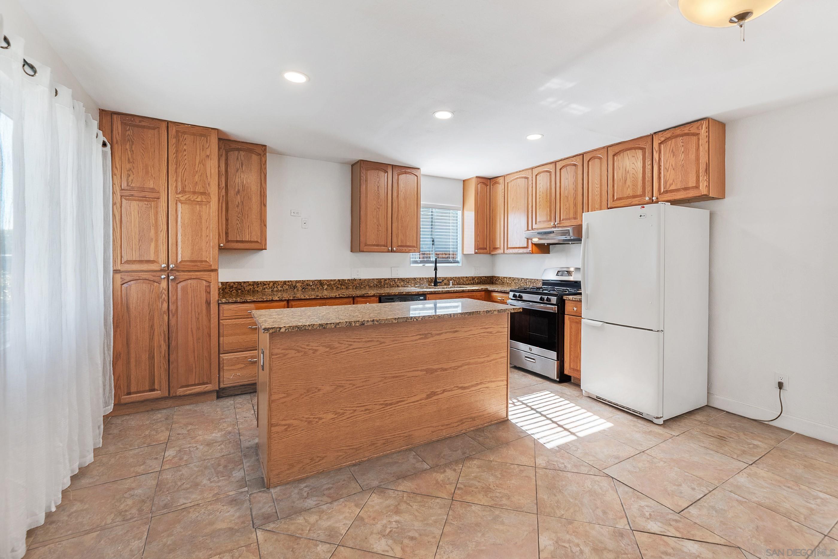 Detail Gallery Image 6 of 38 For 628  Paraiso Ave, Spring Valley,  CA 91977 - 3 Beds | 2/1 Baths