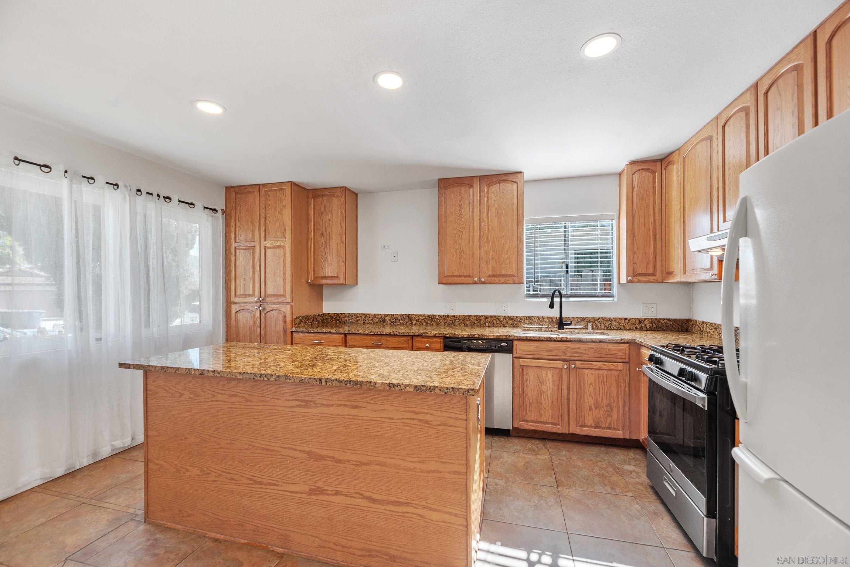 Detail Gallery Image 8 of 38 For 628  Paraiso Ave, Spring Valley,  CA 91977 - 3 Beds | 2/1 Baths