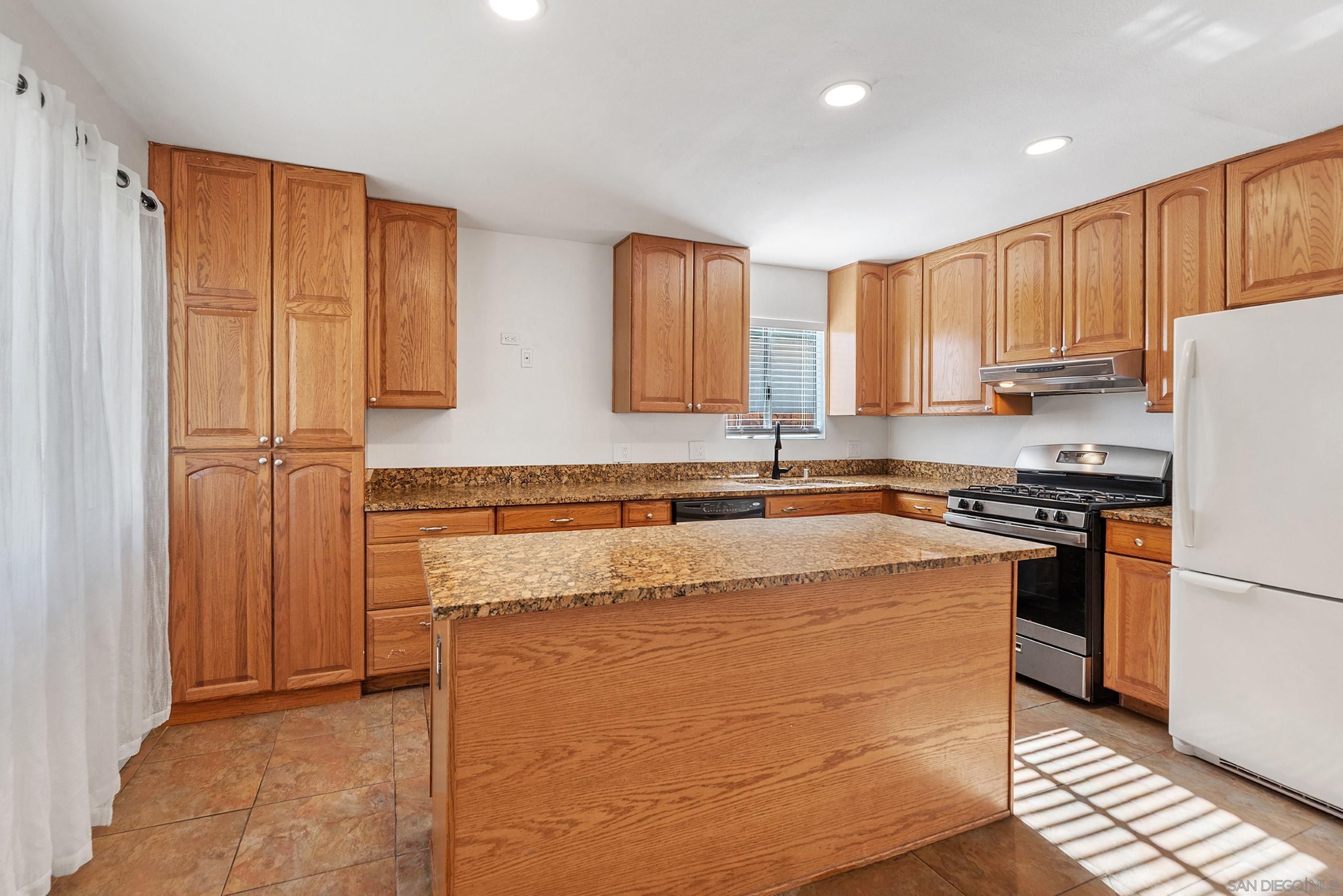 Detail Gallery Image 9 of 38 For 628  Paraiso Ave, Spring Valley,  CA 91977 - 3 Beds | 2/1 Baths