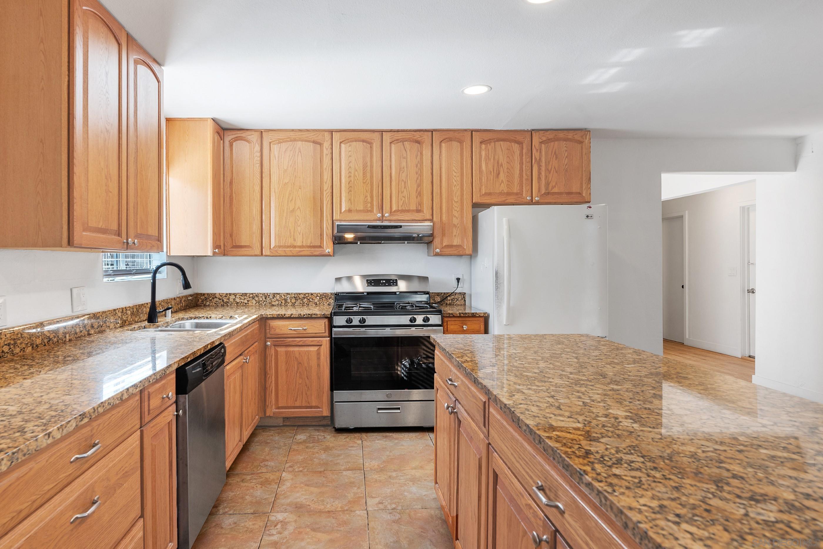 Detail Gallery Image 10 of 38 For 628  Paraiso Ave, Spring Valley,  CA 91977 - 3 Beds | 2/1 Baths