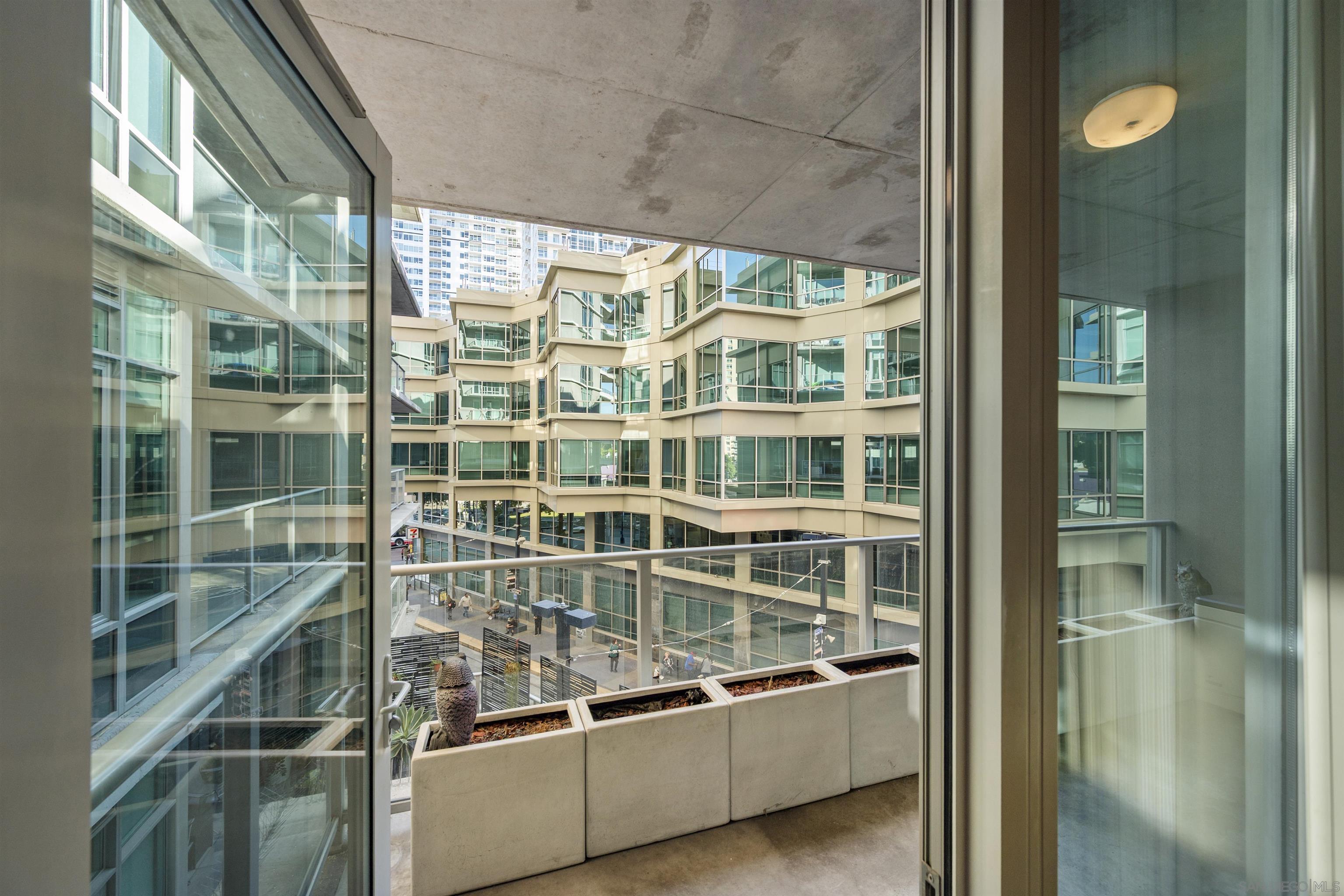 Detail Gallery Image 4 of 28 For 1080  Park Blvd  #303,  San Diego,  CA 92101 - 1 Beds | 1 Baths