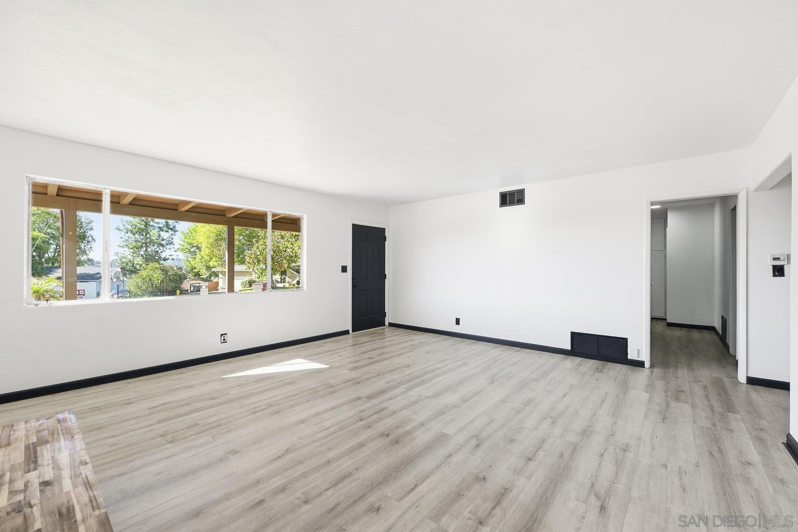 Detail Gallery Image 13 of 29 For 612  Momar Lane, Escondido,  CA 92027 - 4 Beds | 2 Baths