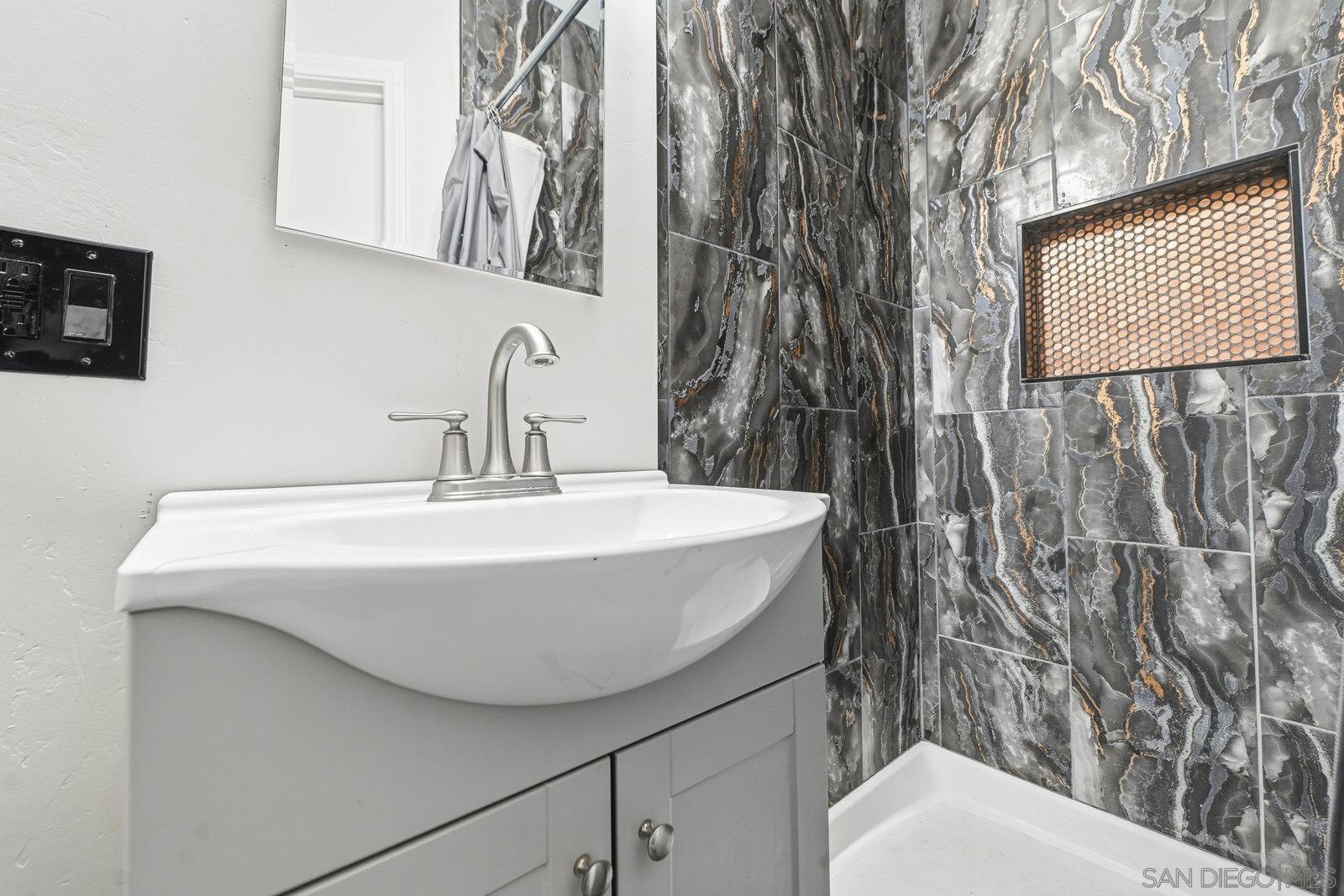 Detail Gallery Image 15 of 29 For 612  Momar Lane, Escondido,  CA 92027 - 4 Beds | 2 Baths