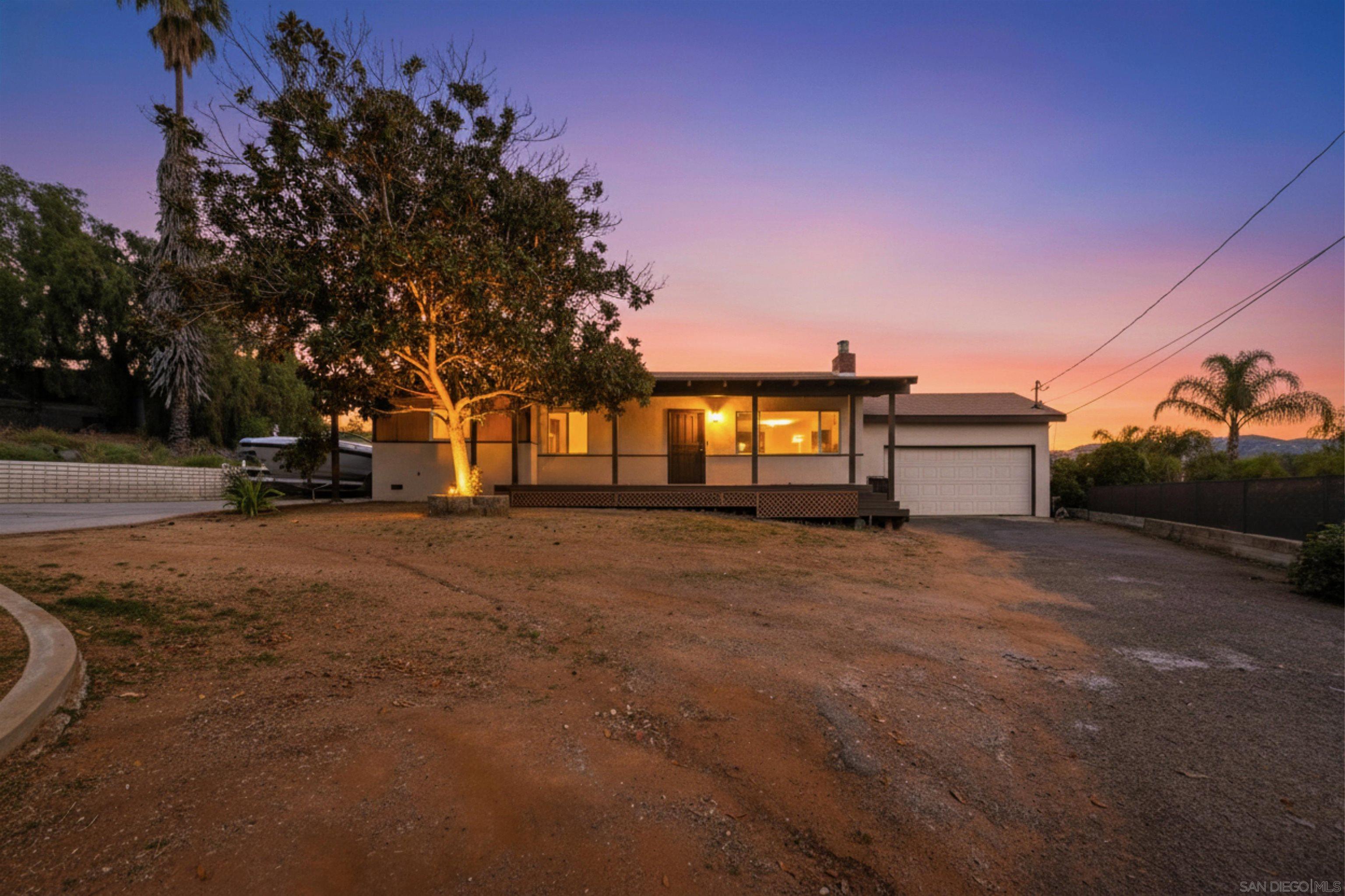 Detail Gallery Image 4 of 29 For 612  Momar Lane, Escondido,  CA 92027 - 4 Beds | 2 Baths