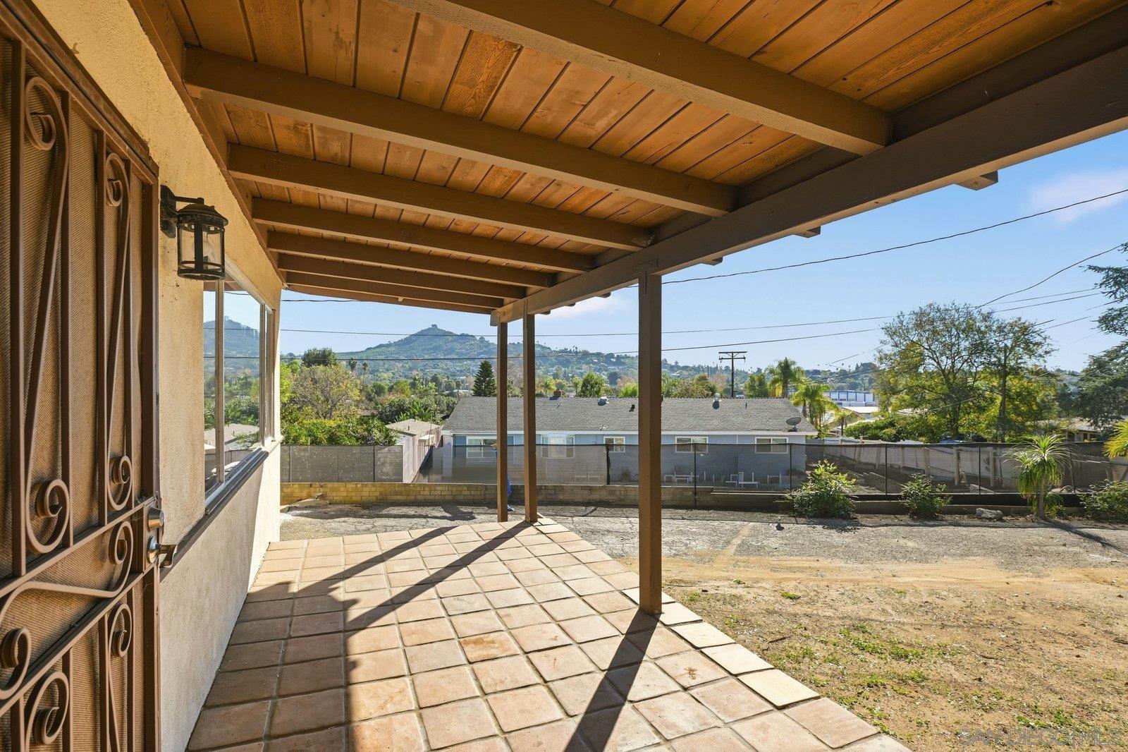 Detail Gallery Image 6 of 29 For 612  Momar Lane, Escondido,  CA 92027 - 4 Beds | 2 Baths