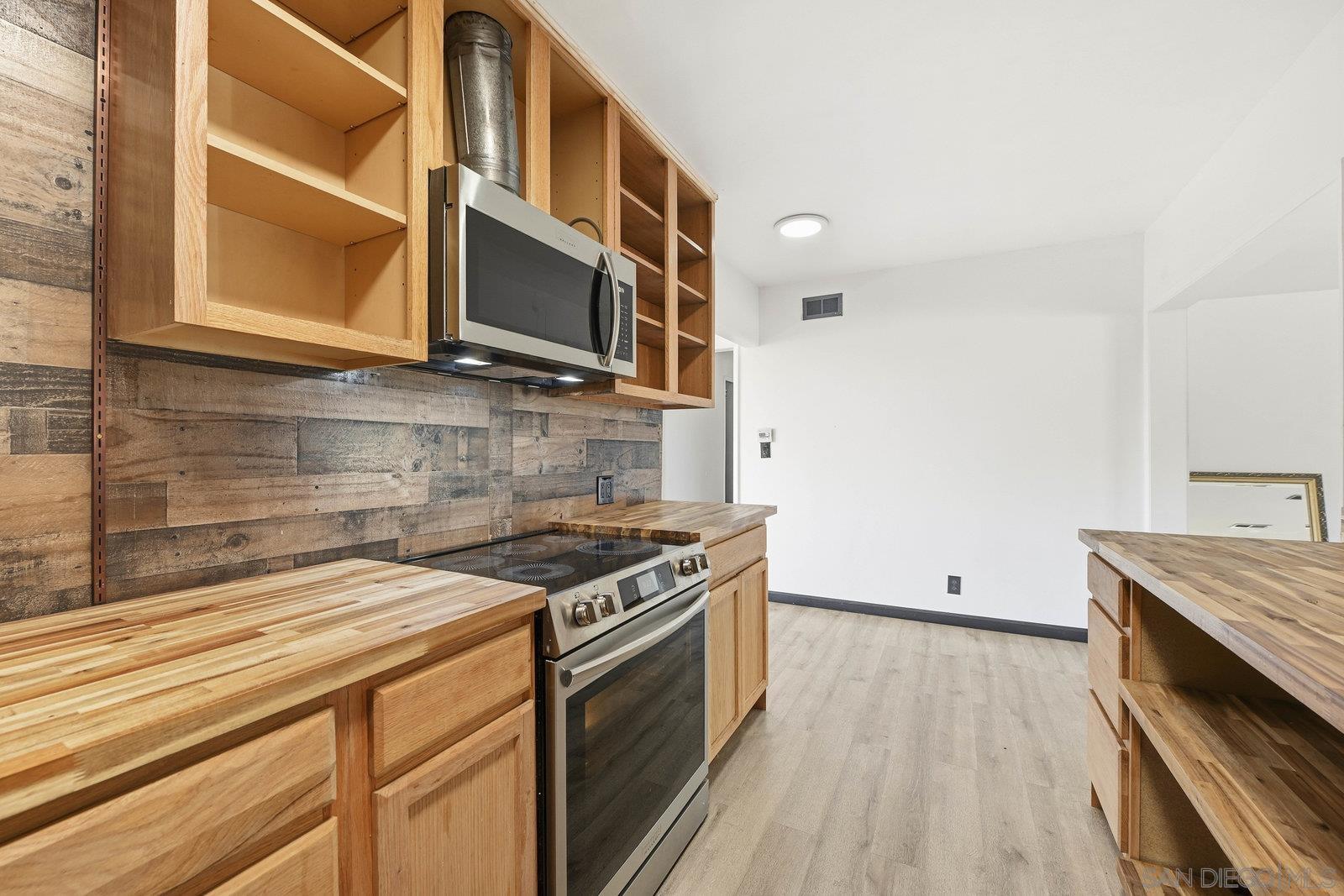 Detail Gallery Image 9 of 29 For 612  Momar Lane, Escondido,  CA 92027 - 4 Beds | 2 Baths