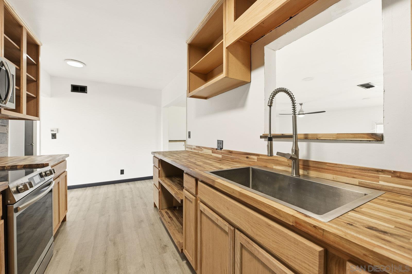 Detail Gallery Image 10 of 29 For 612  Momar Lane, Escondido,  CA 92027 - 4 Beds | 2 Baths