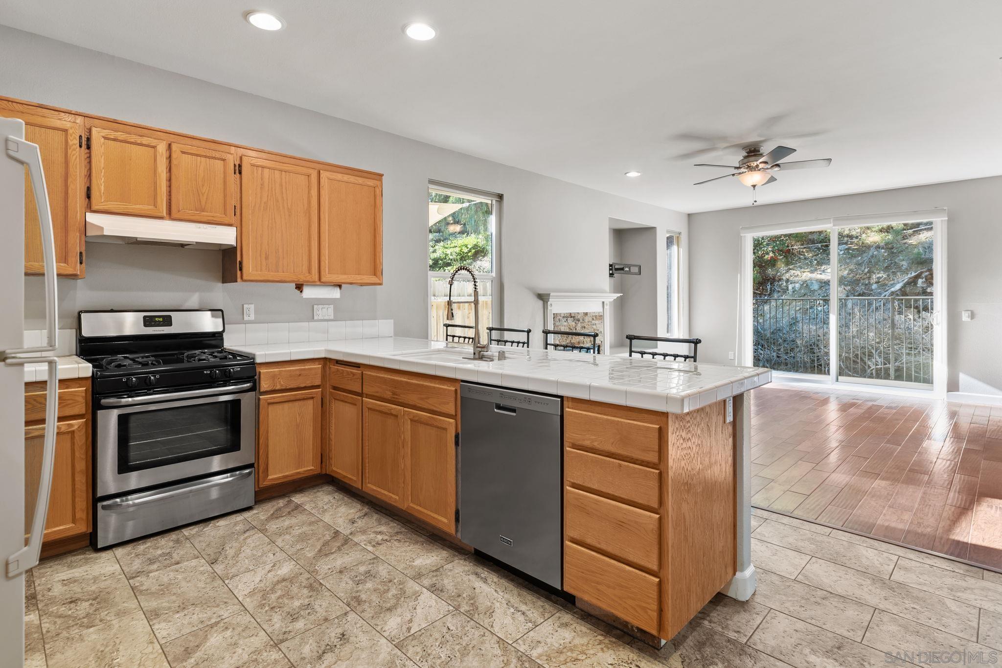 Detail Gallery Image 7 of 20 For 793  Fulton Rd, San Marcos,  CA 92069 - 3 Beds | 2 Baths