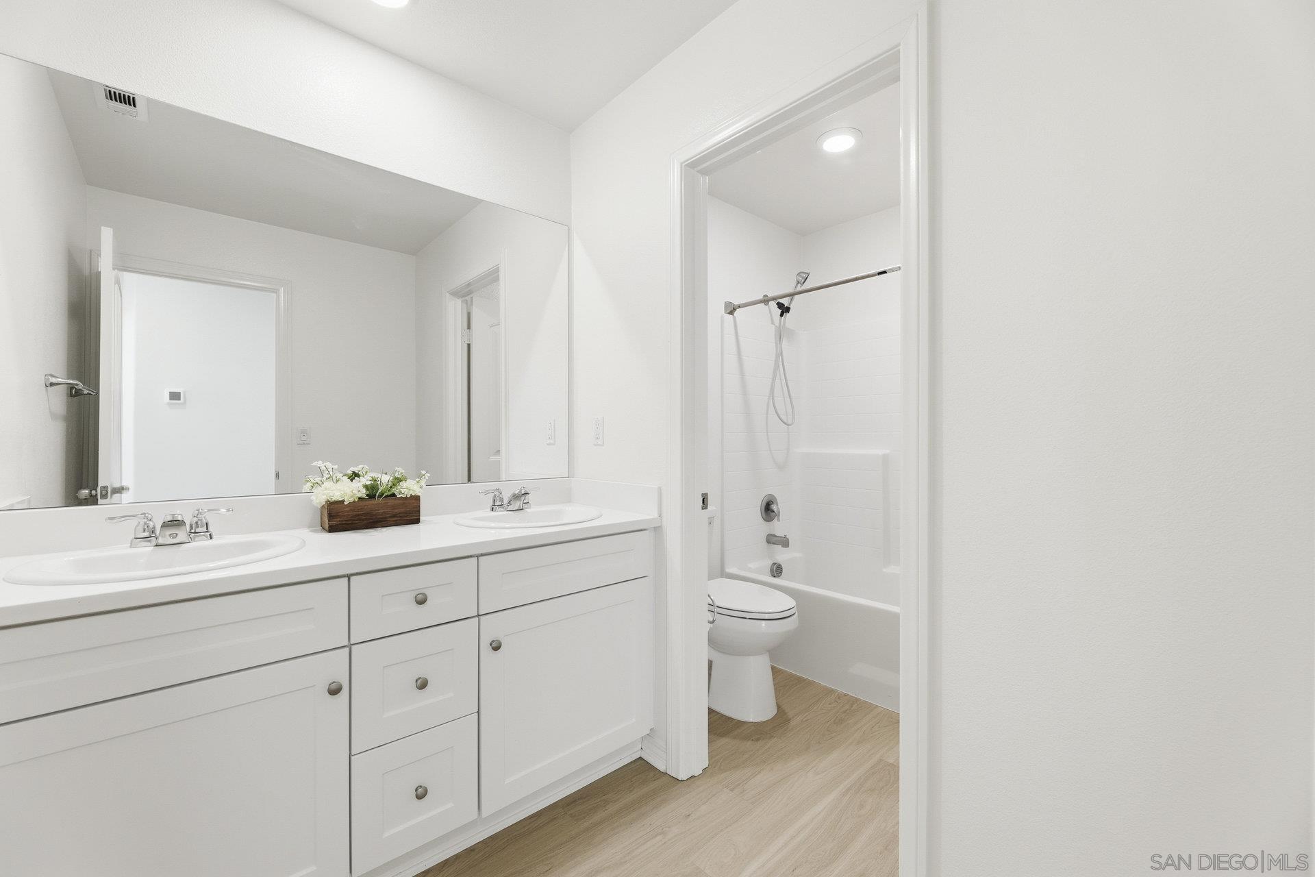 Detail Gallery Image 14 of 22 For 24120  Dolcetto Ave  #804,  Murrieta,  CA 92562 - 3 Beds | 2/1 Baths